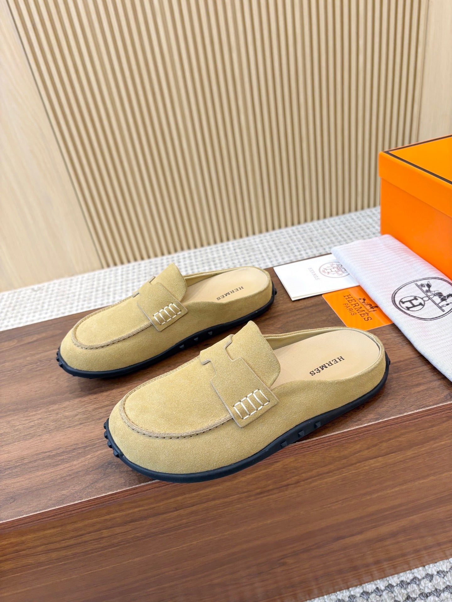 HM 26H Go Mule Light Yellow Suede 799245