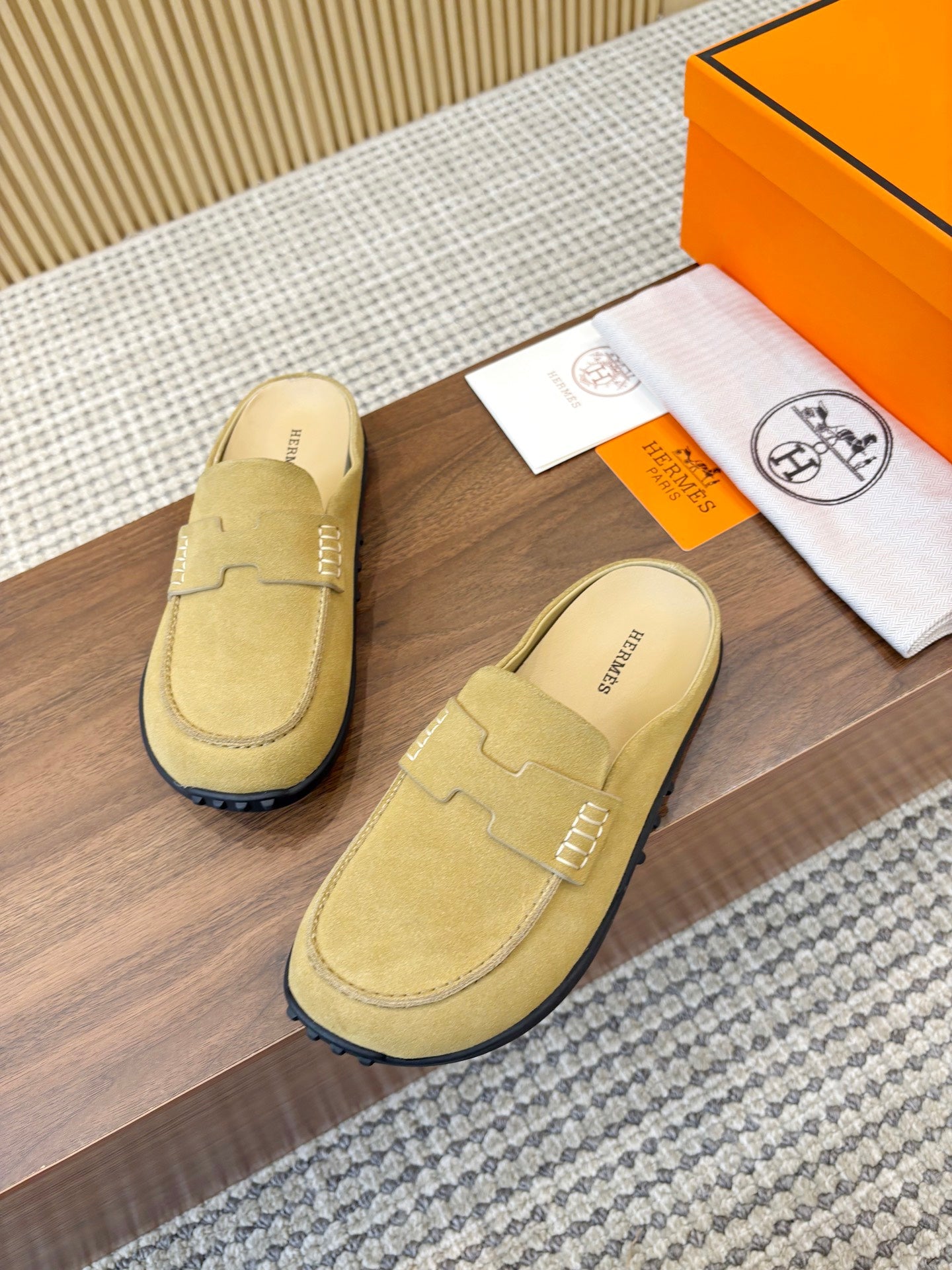HM 26H Go Mule Light Yellow Suede 799245