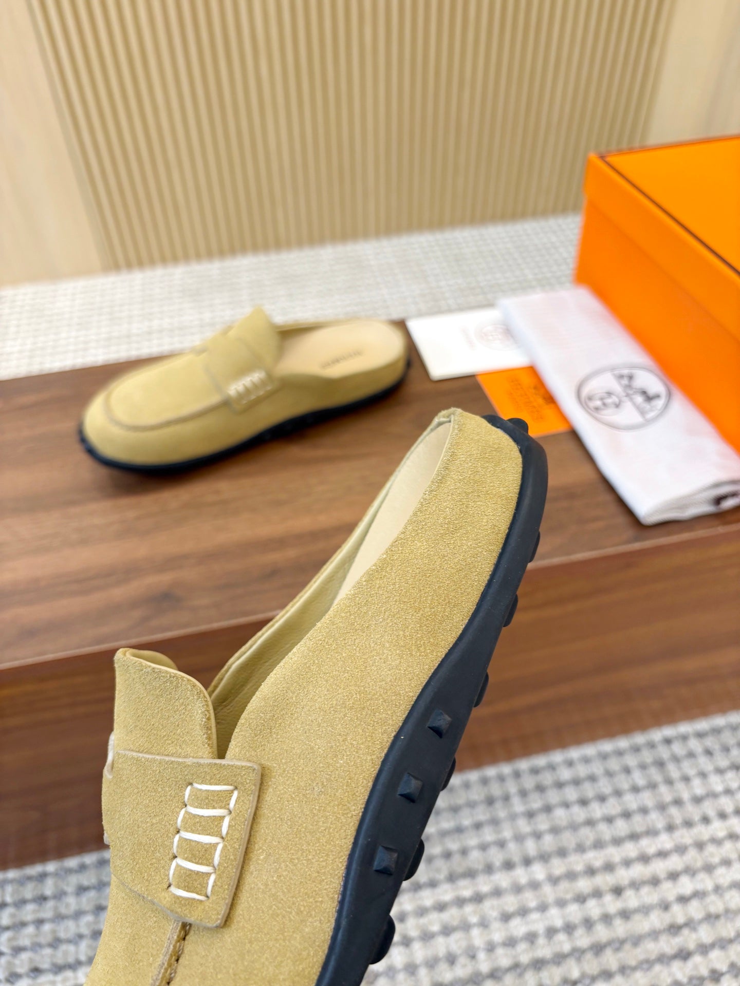 HM 26H Go Mule Light Yellow Suede 799245
