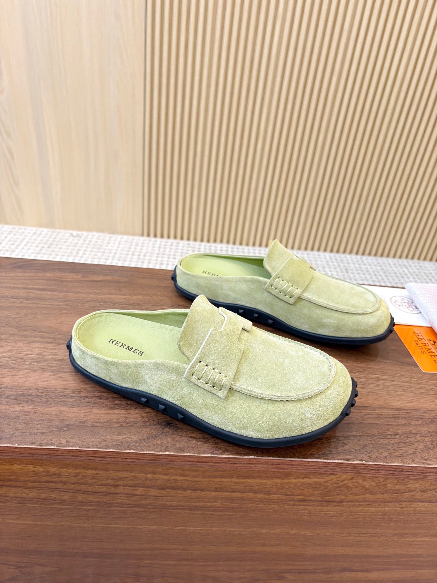 HM 26H Go Mule Light Green Suede 799246