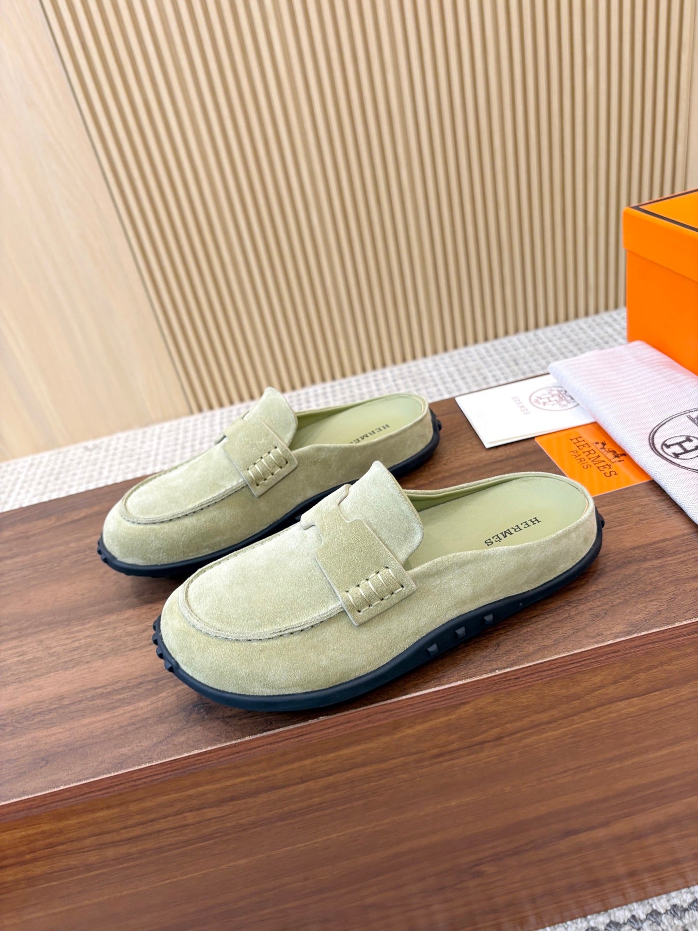 HM 26H Go Mule Light Green Suede 799246
