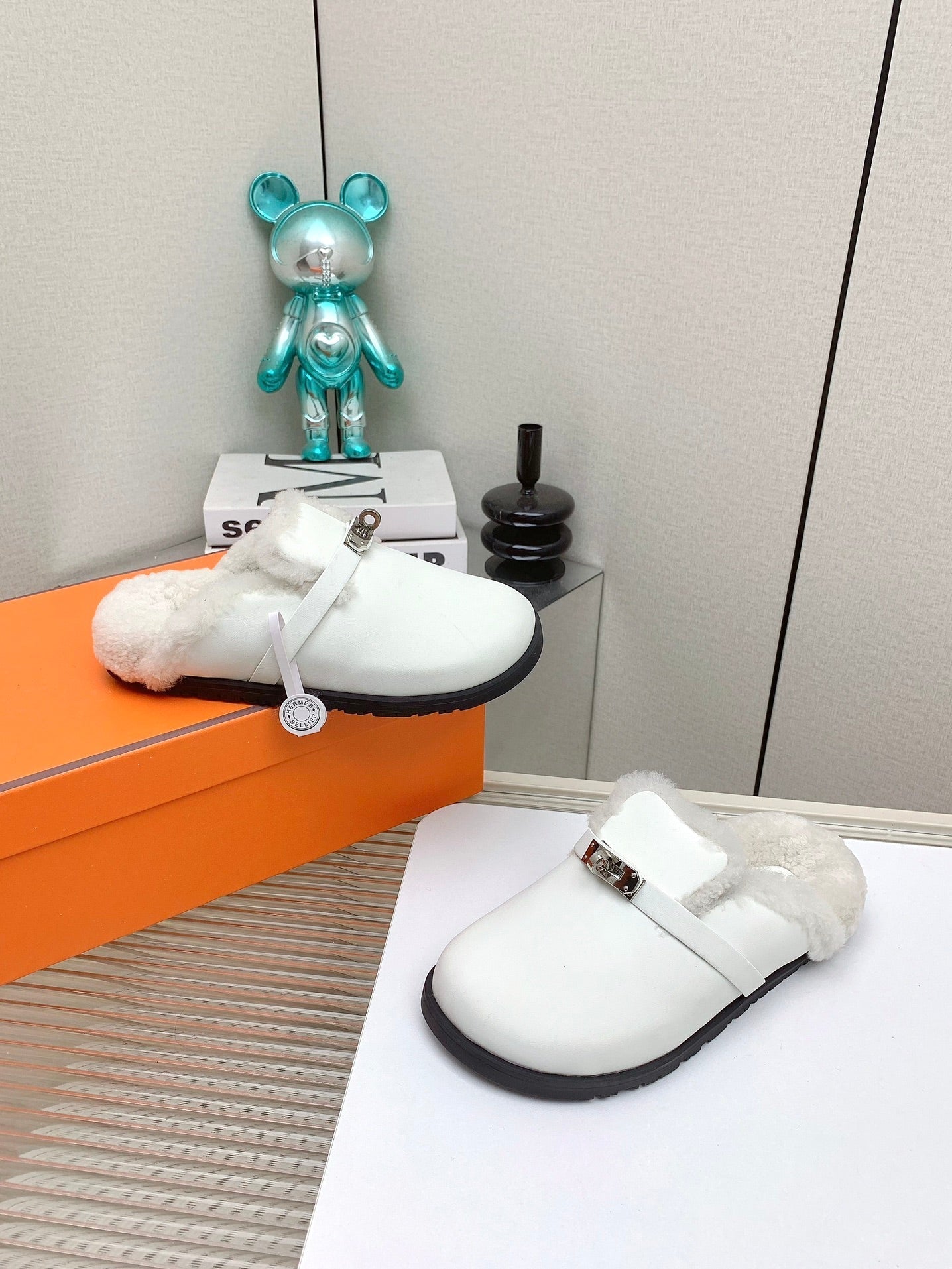 HM Mule 30mm In White With Fleece And Cowhide Lining 971390