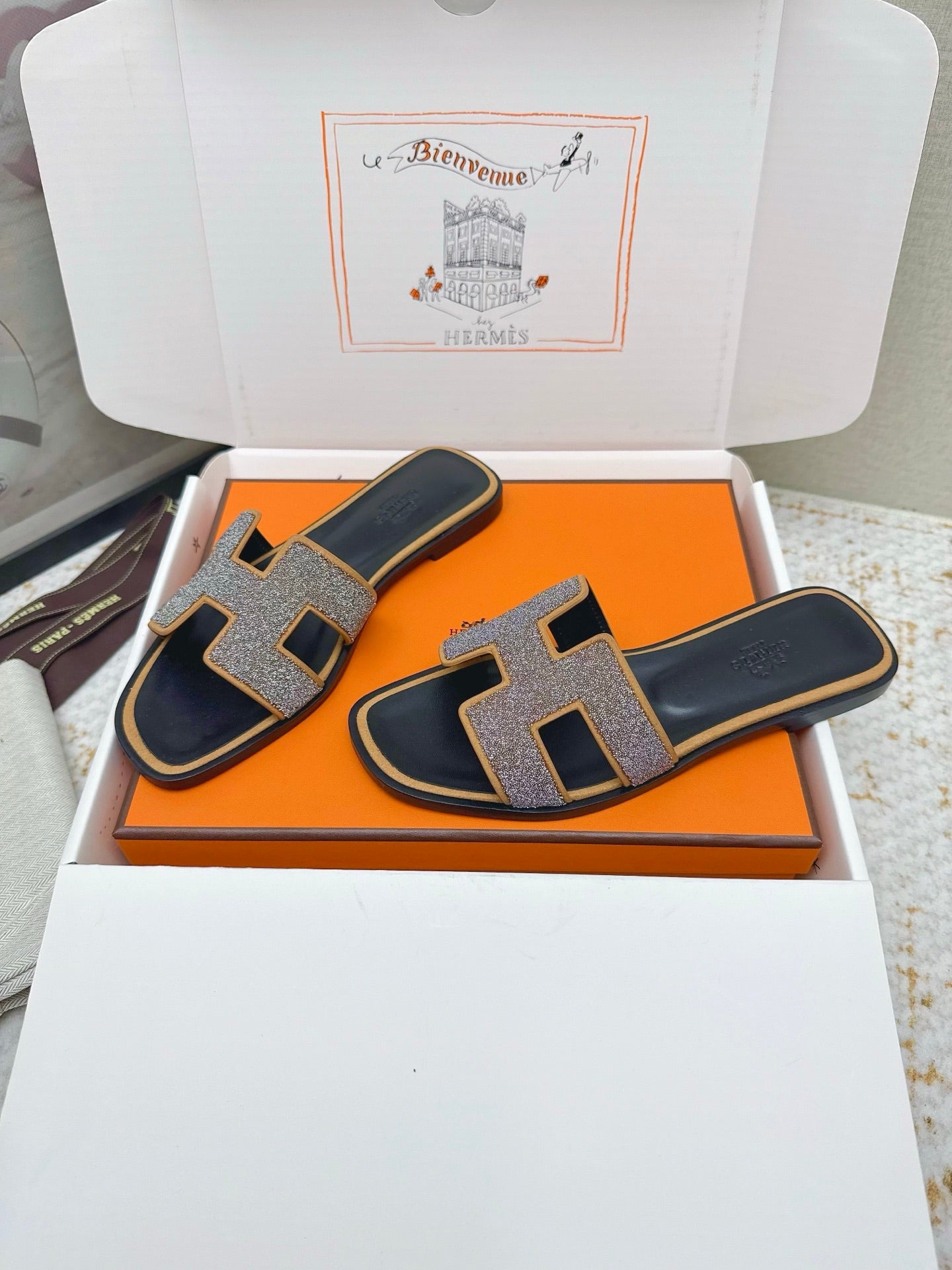 HM 26ss Oran Sandals Black Beige Gray Rhinestone Cowhide 625261