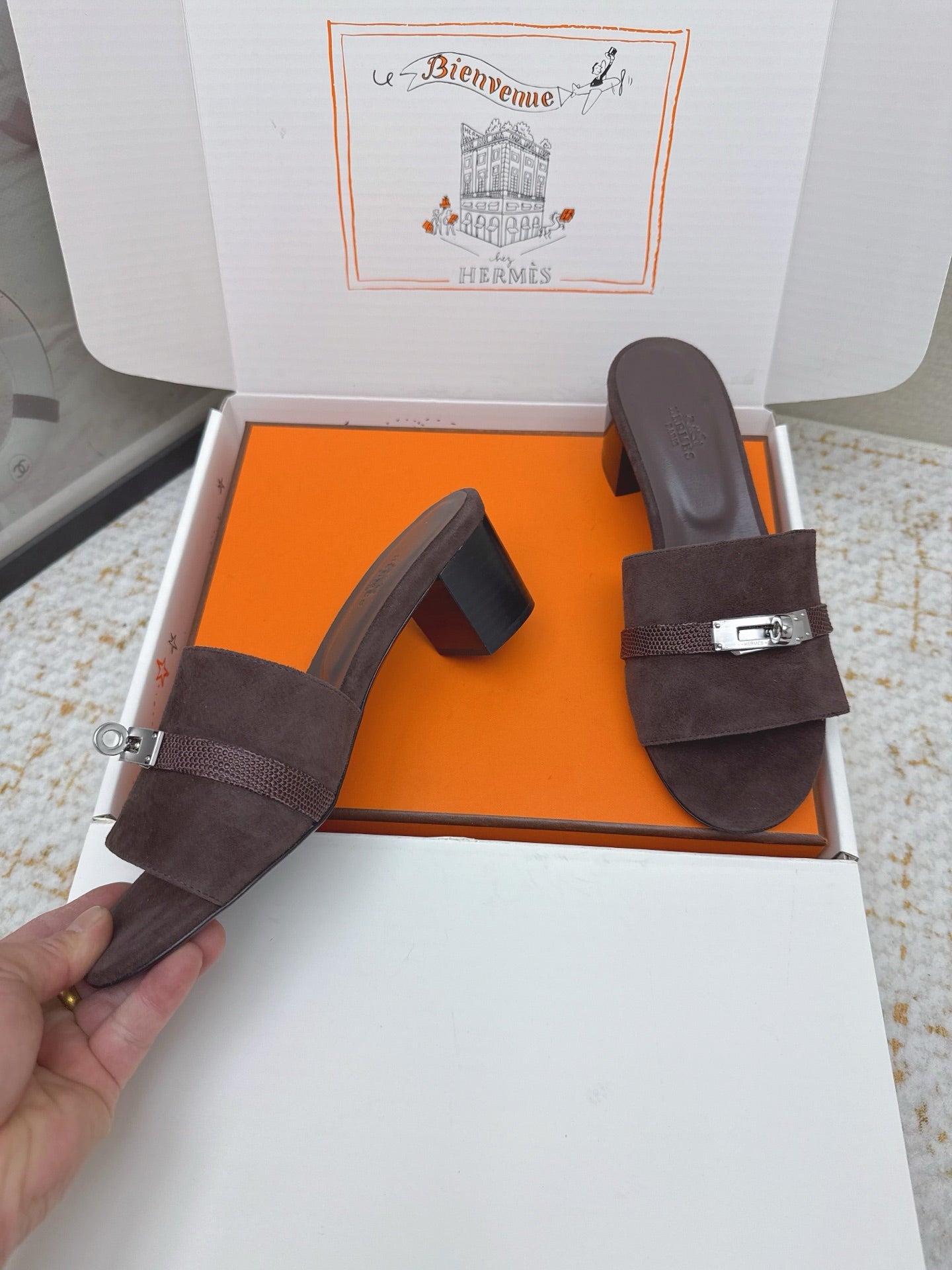 HM 26ss Oasis Sandals 50 Dark Brown Suede Cowhide 625182