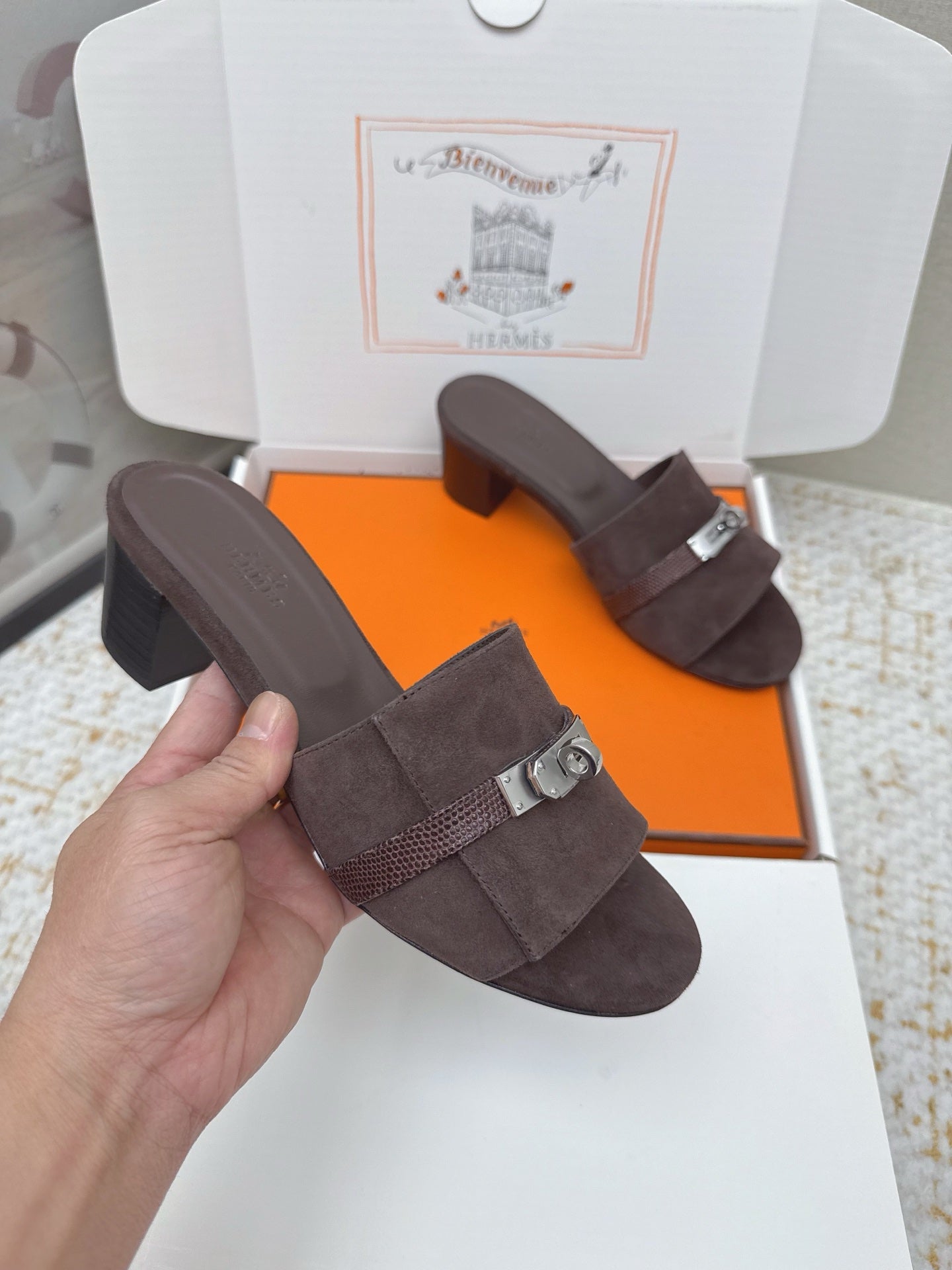 HM 26ss Oasis Sandals 50 Dark Brown Suede Cowhide 625182