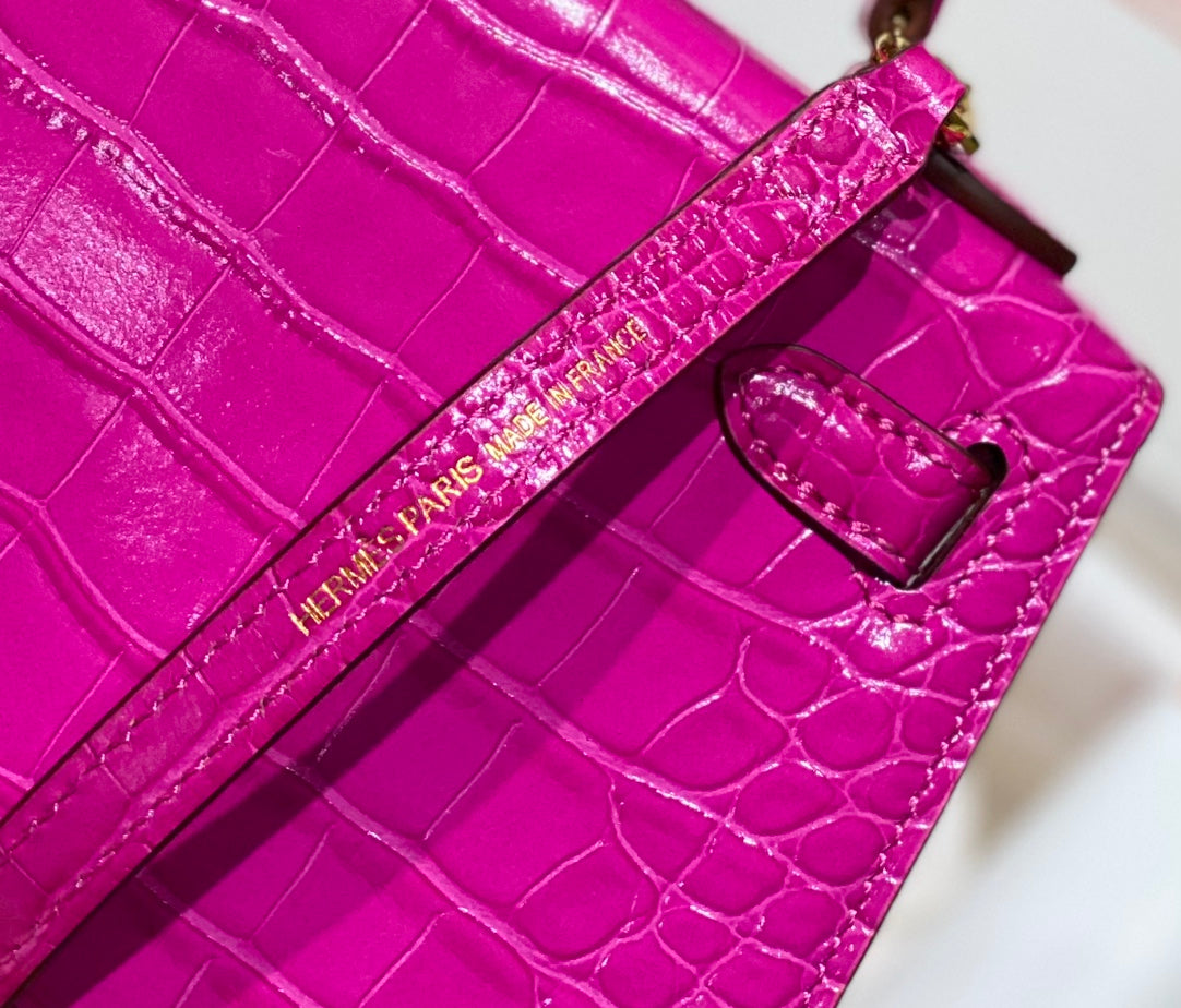 HM 25s Mini Kelly 19cm Deep Magenta Embossed Crocodile Gold Hardware