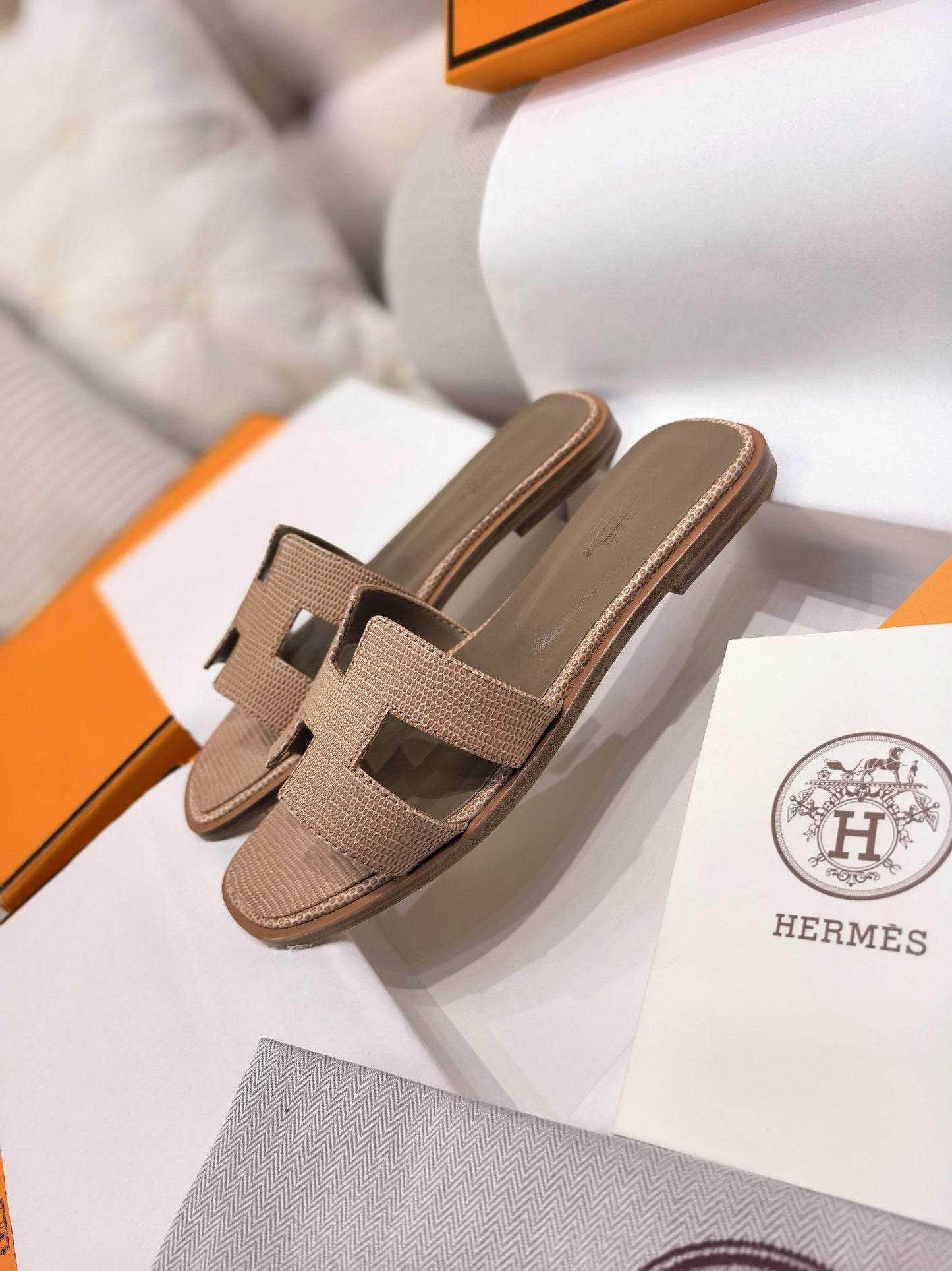 HM 26s Oran Sandal Light Brown Epsom 708456
