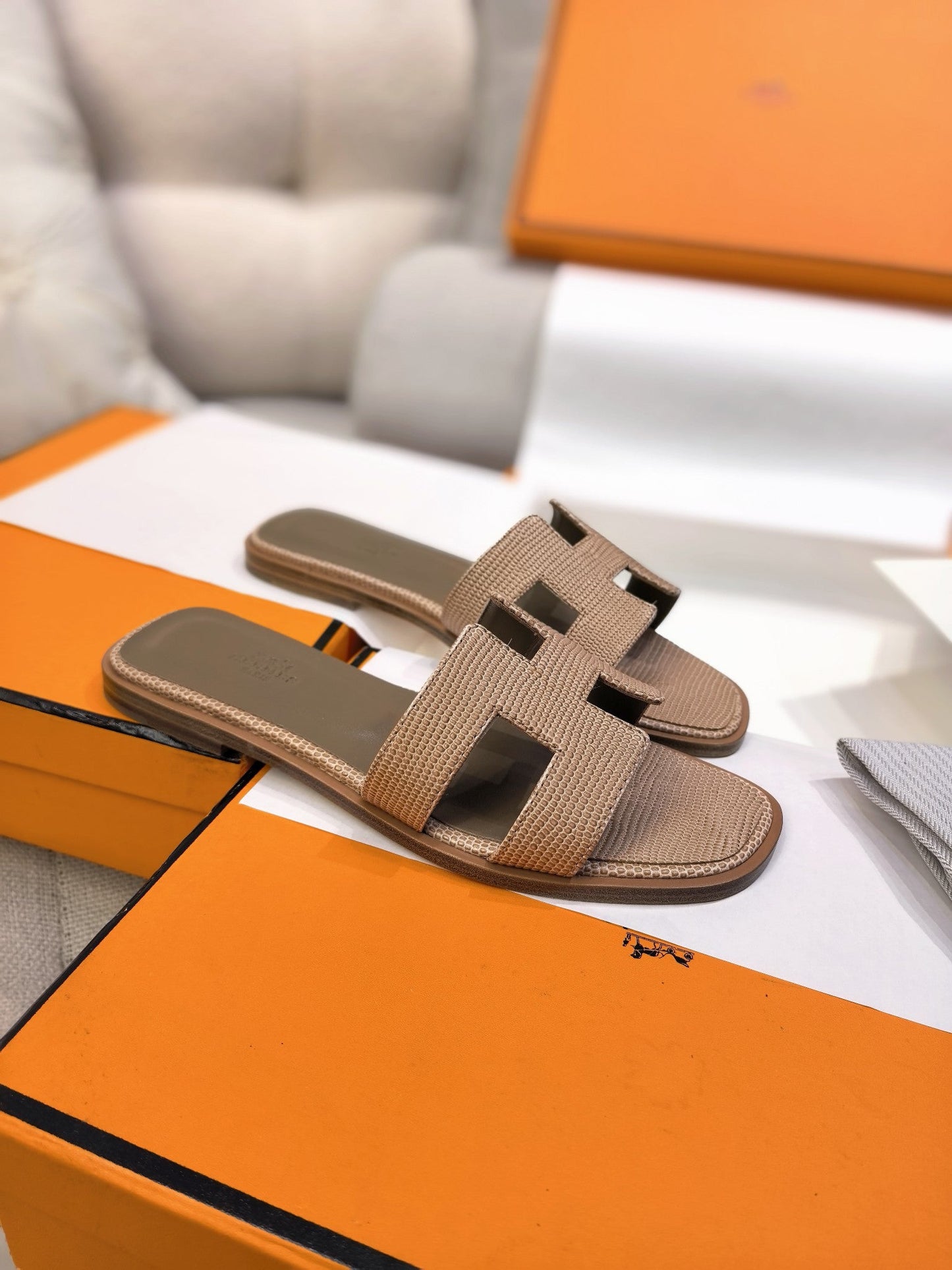 HM 26s Oran Sandal Light Brown Epsom 708456