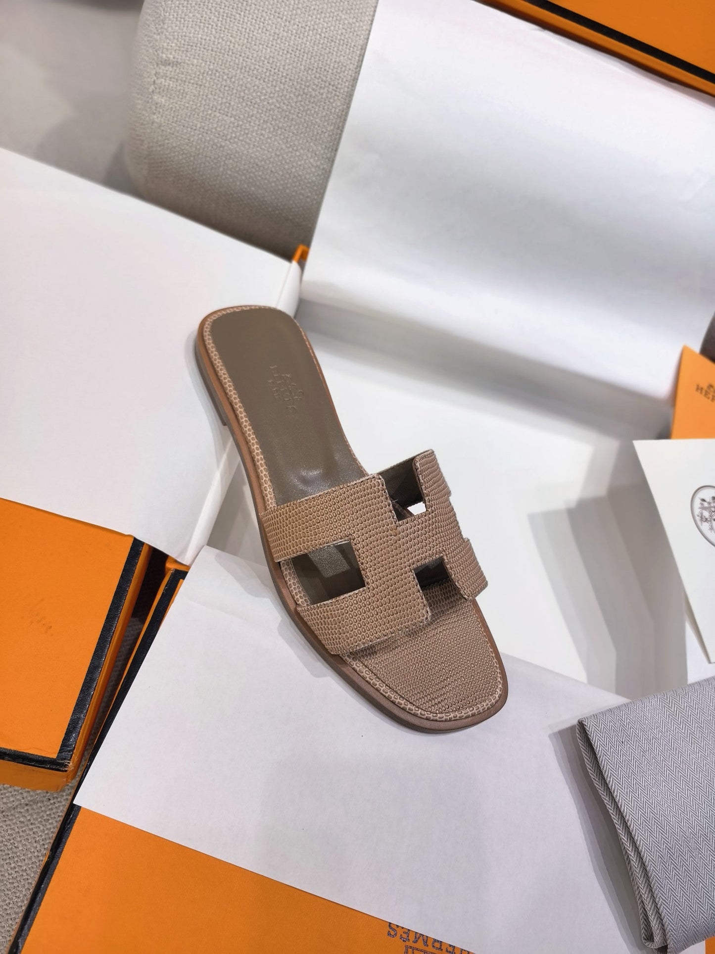 HM 26s Oran Sandal Light Brown Epsom 708456