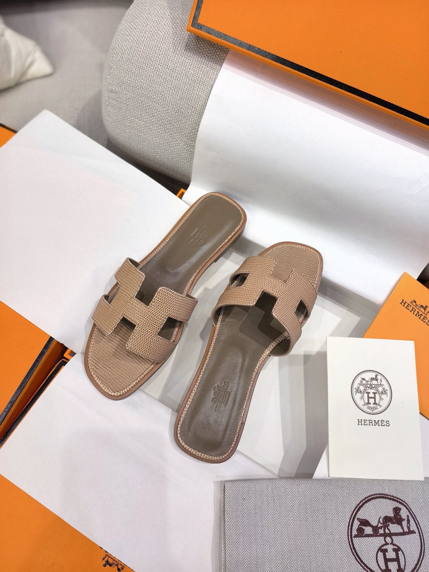 HM 26s Oran Sandal Light Brown Epsom 708456