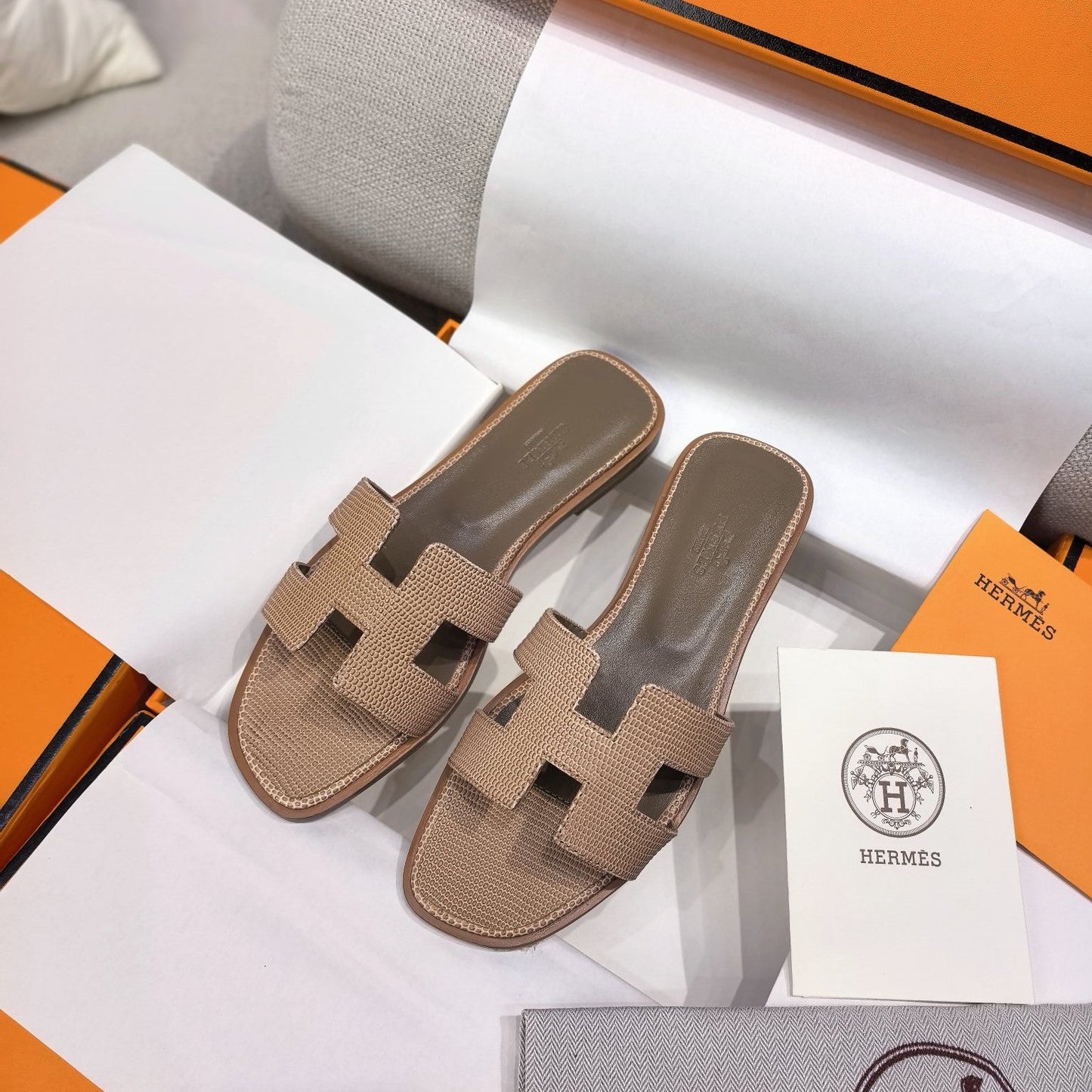 HM 26s Oran Sandal Light Brown Epsom 708456