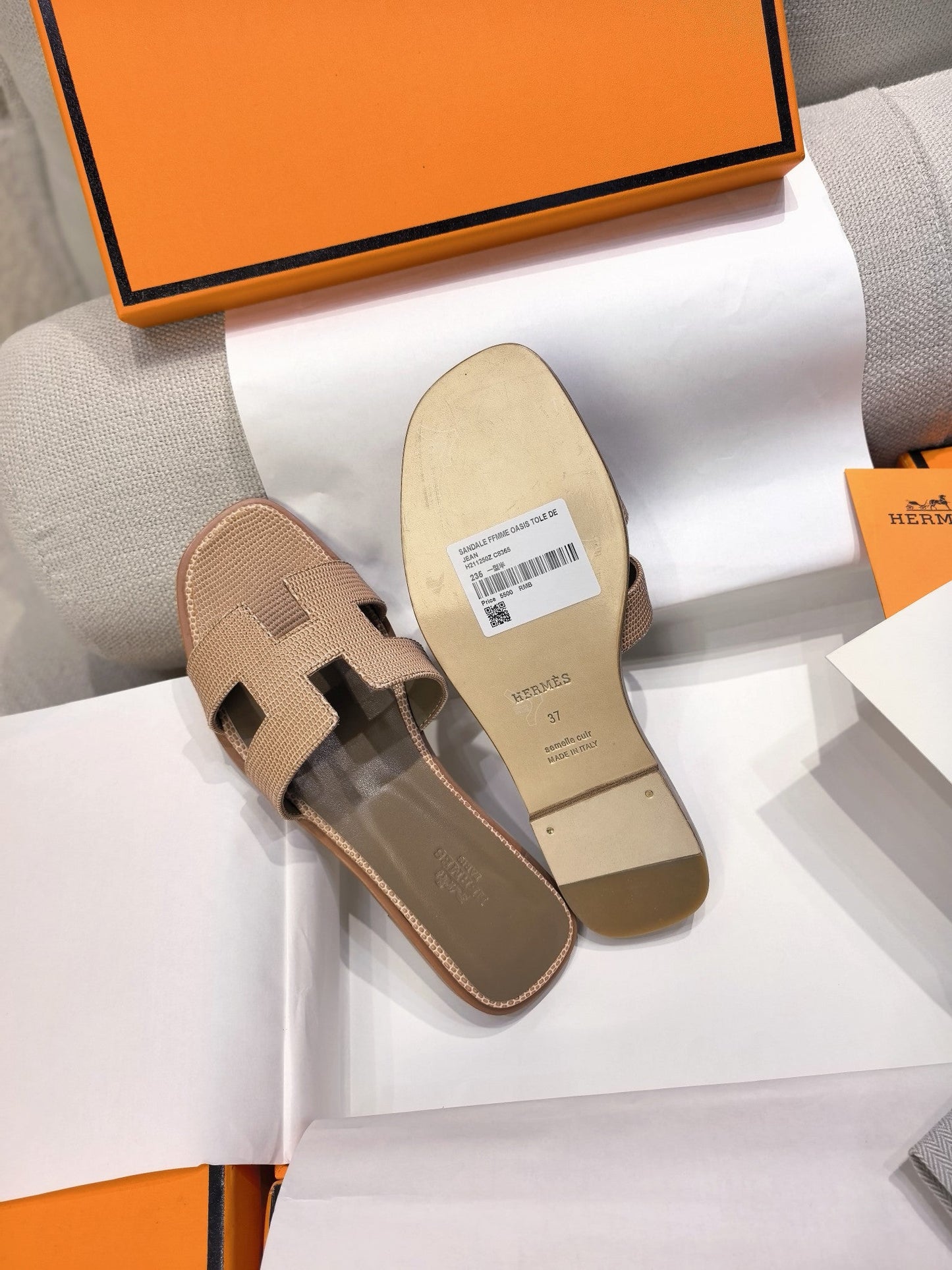 HM 26s Oran Sandal Light Brown Epsom 708456
