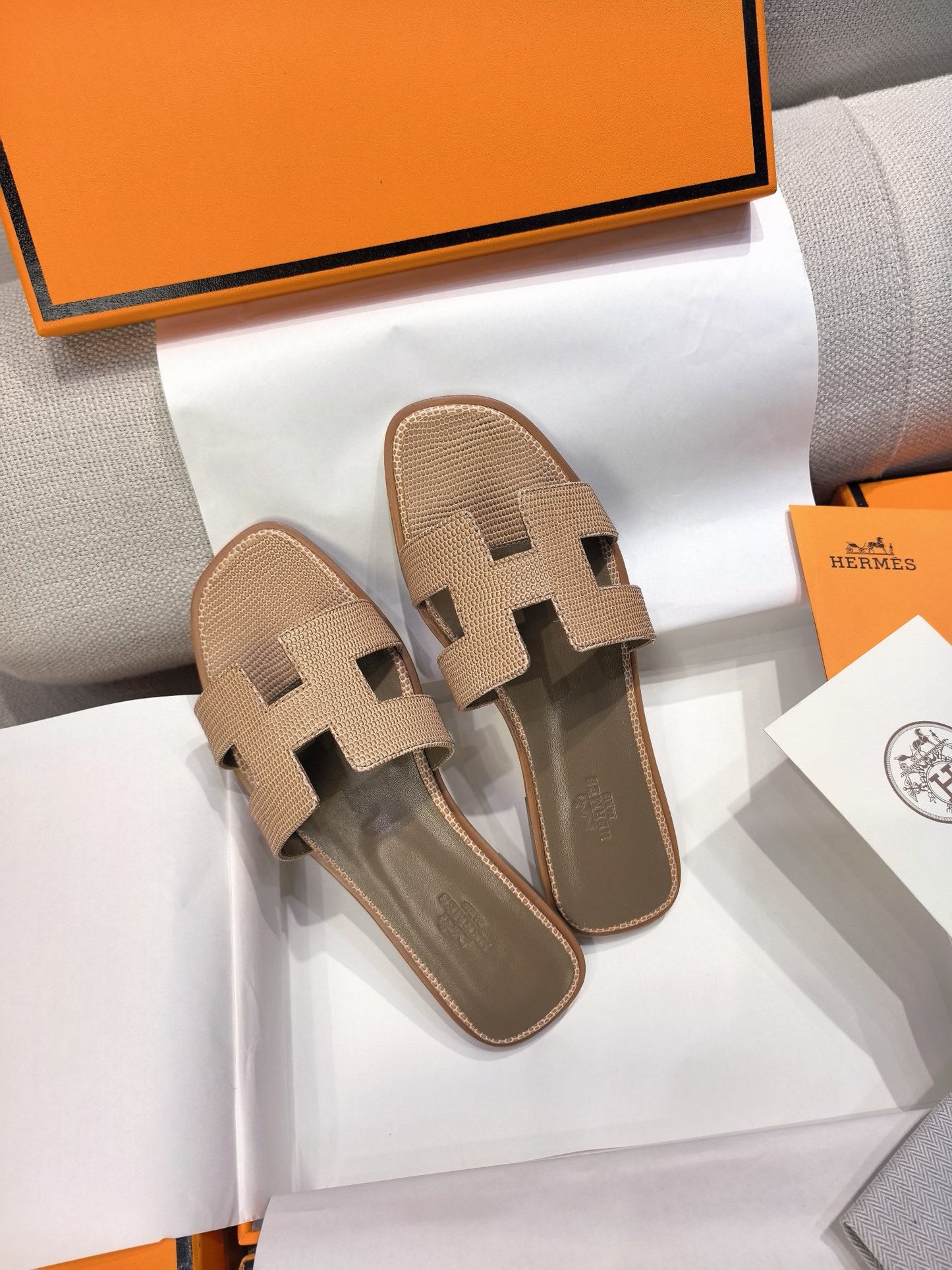 HM 26s Oran Sandal Light Brown Epsom 708456