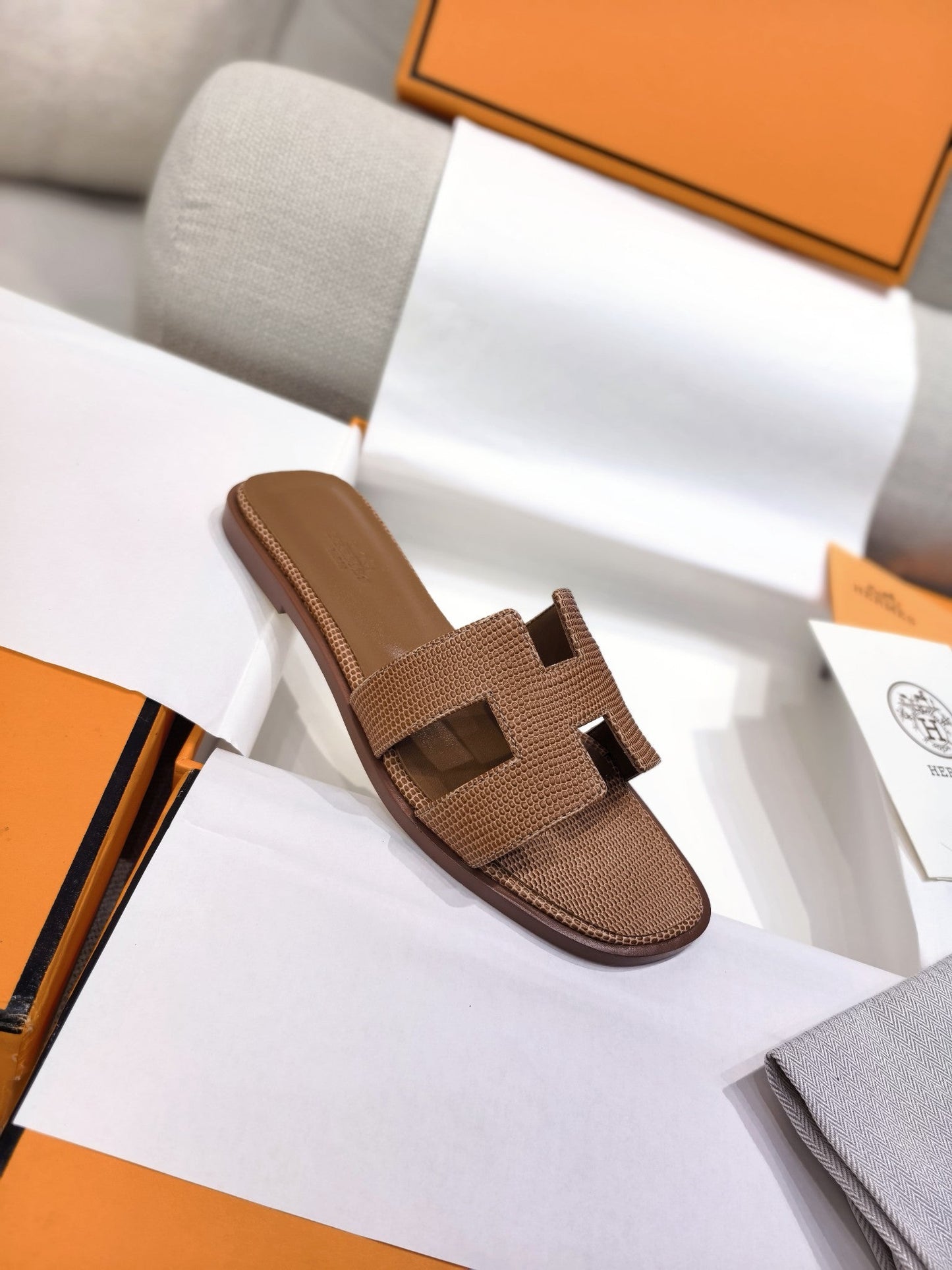 HM 26s Oran Sandal Brown Epsom 708457
