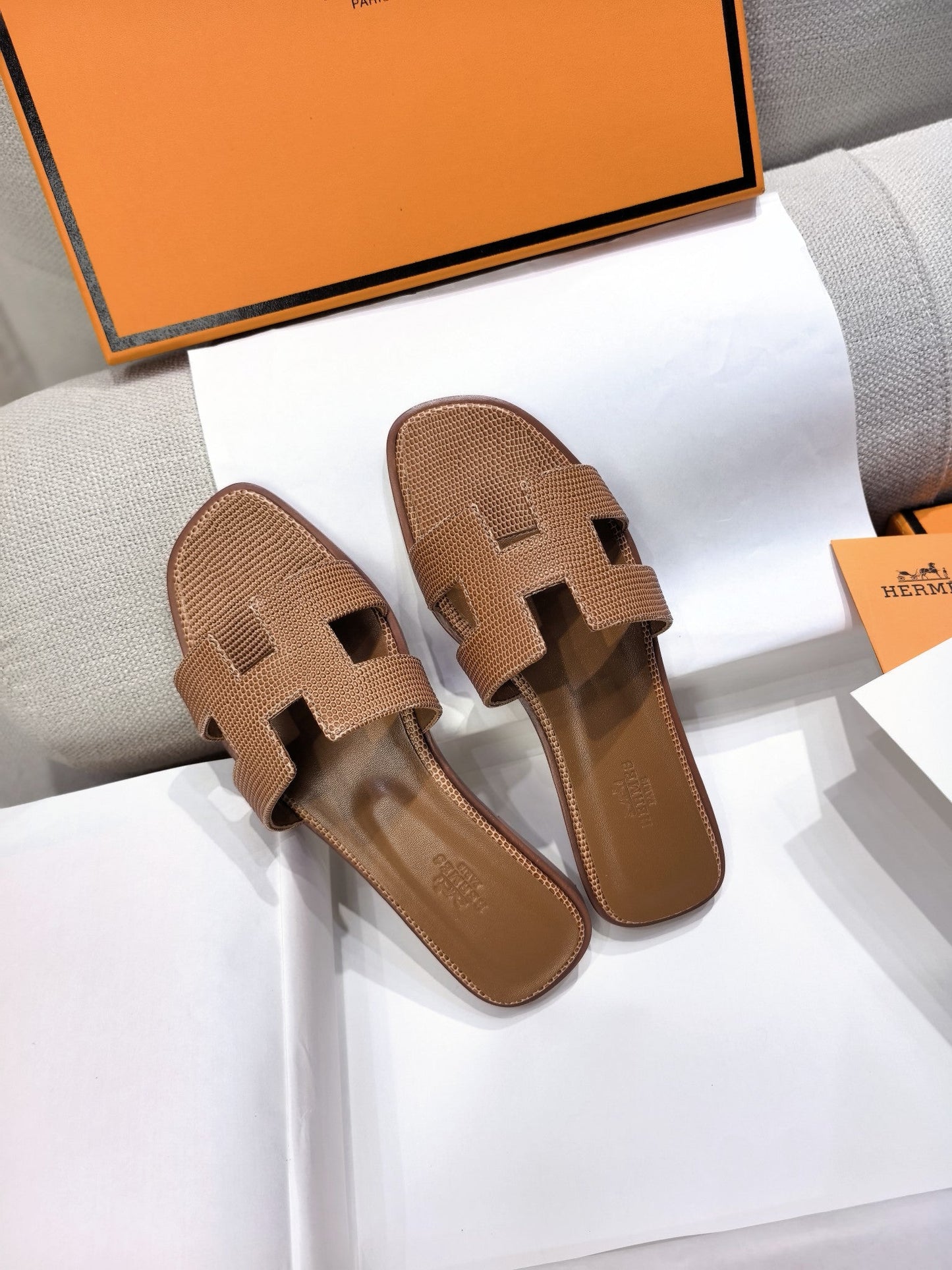 HM 26s Oran Sandal Brown Epsom 708457