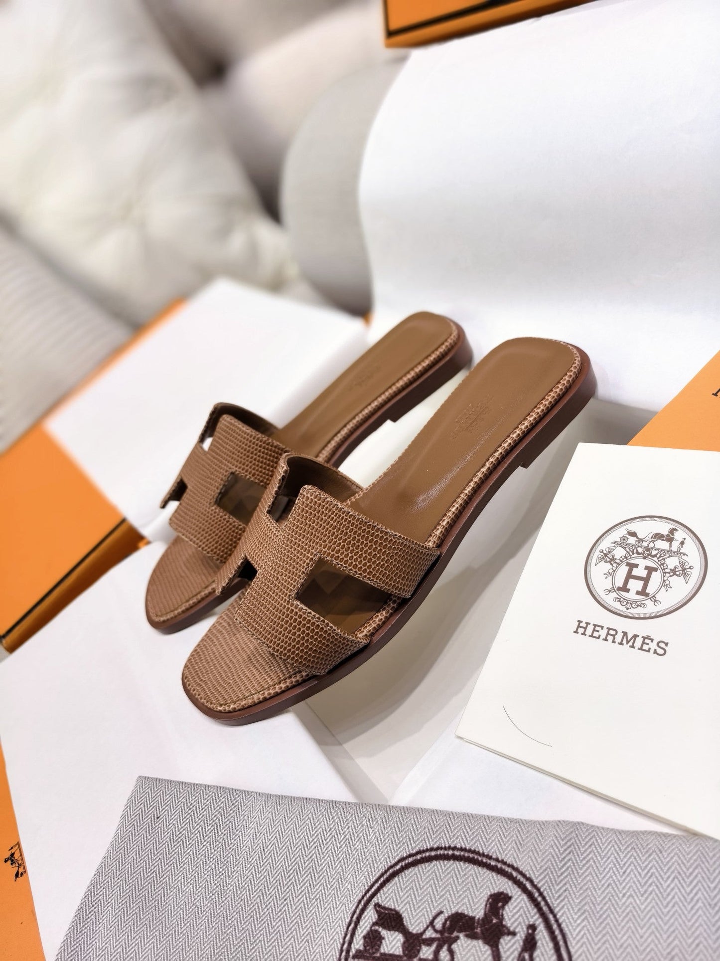 HM 26s Oran Sandal Brown Epsom 708457
