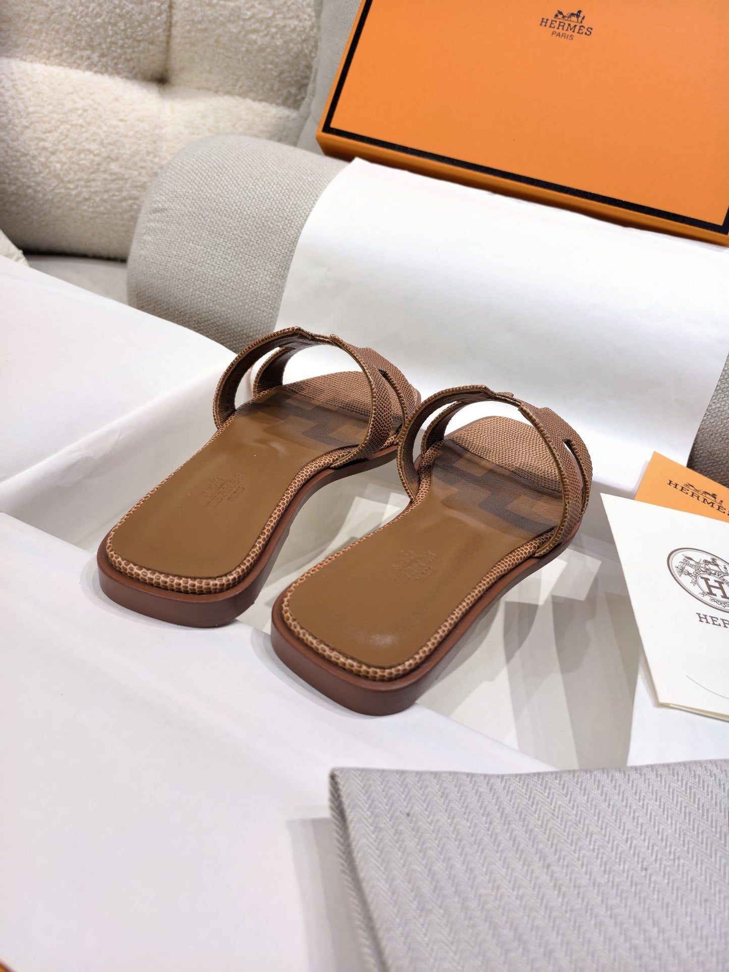 HM 26s Oran Sandal Brown Epsom 708457