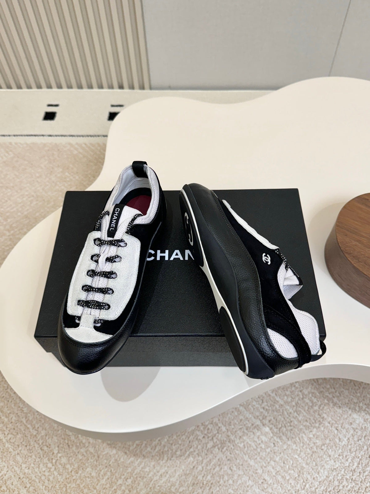 CC Métiers d’art 2026 Sneakers Black White Calfskin 859565