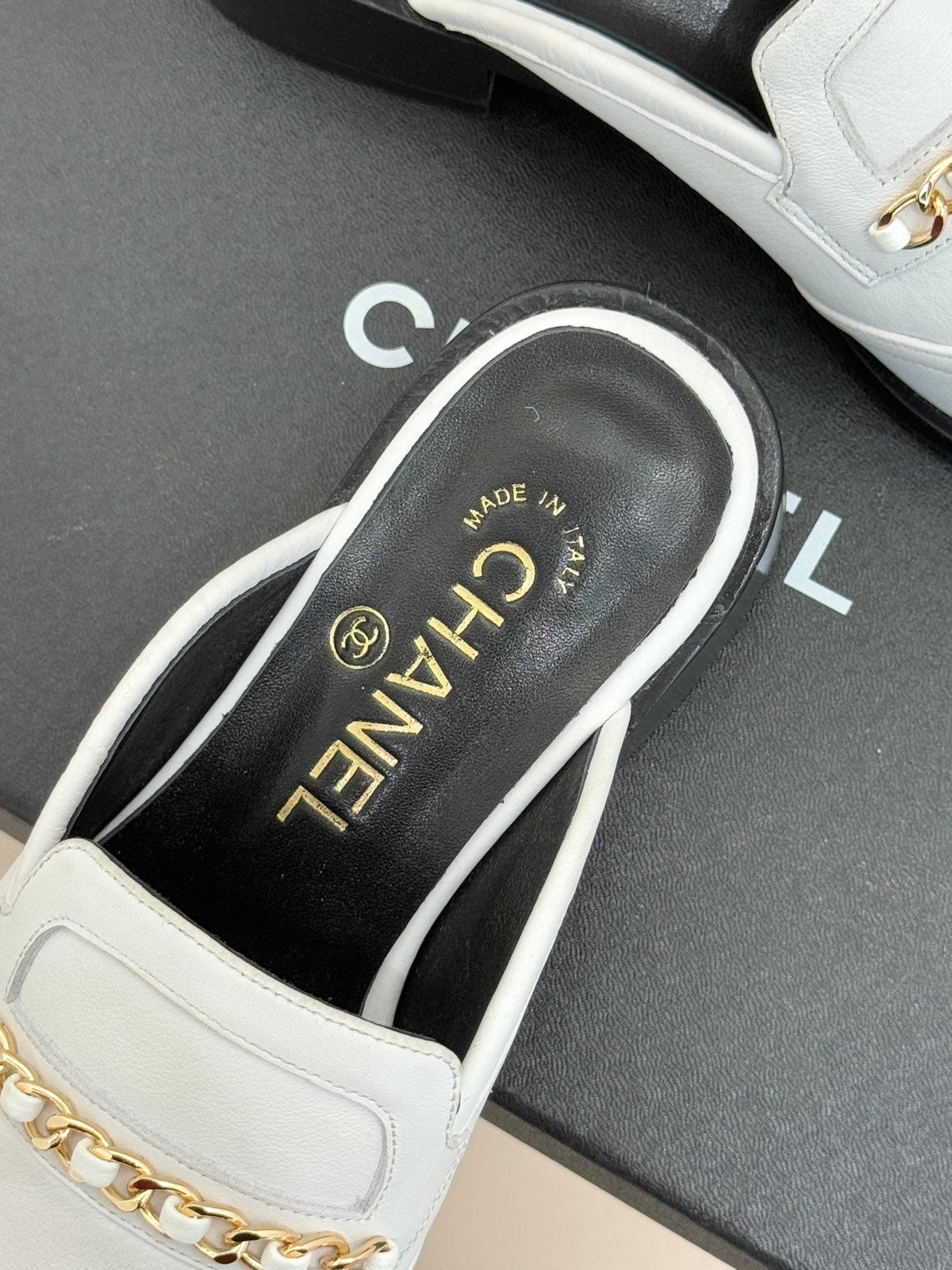 CC 26 Mule White Calfskin 610014