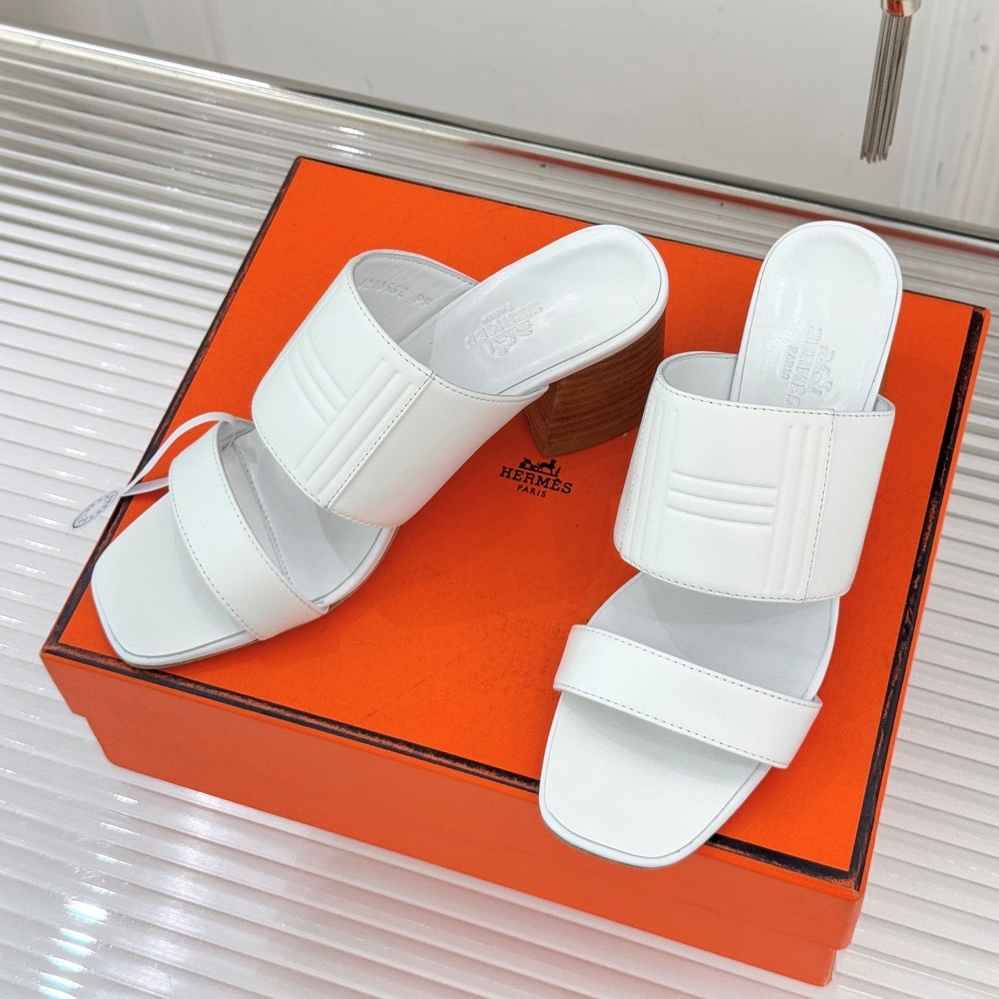 HM 26WF Monica 60 Sandal White Sheepskin 642860