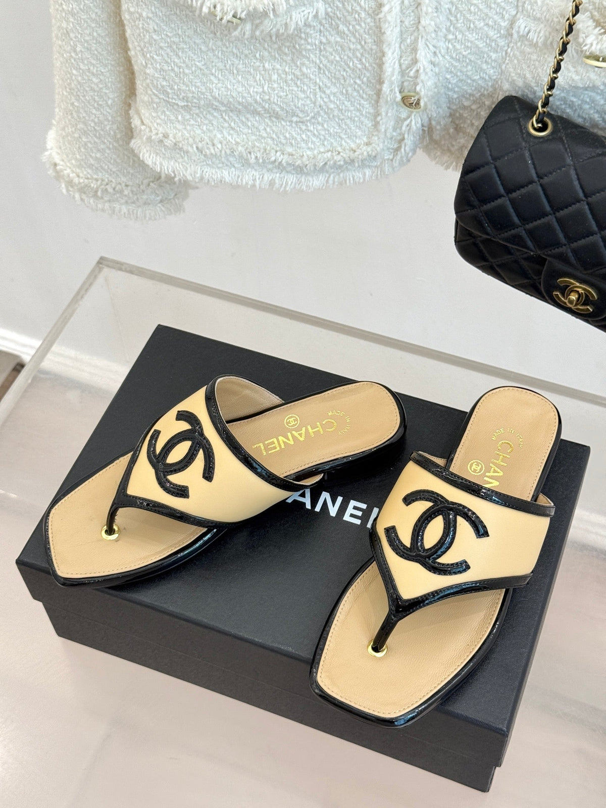 CC 26s Thong Sandal Black Beige Lambskin Patent Leather 917802