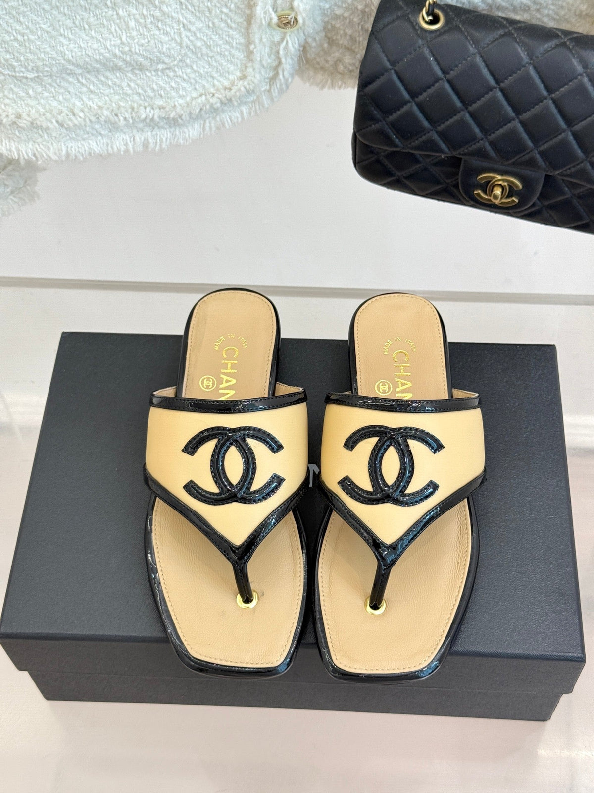 CC 26s Thong Sandal Black Beige Lambskin Patent Leather 917802