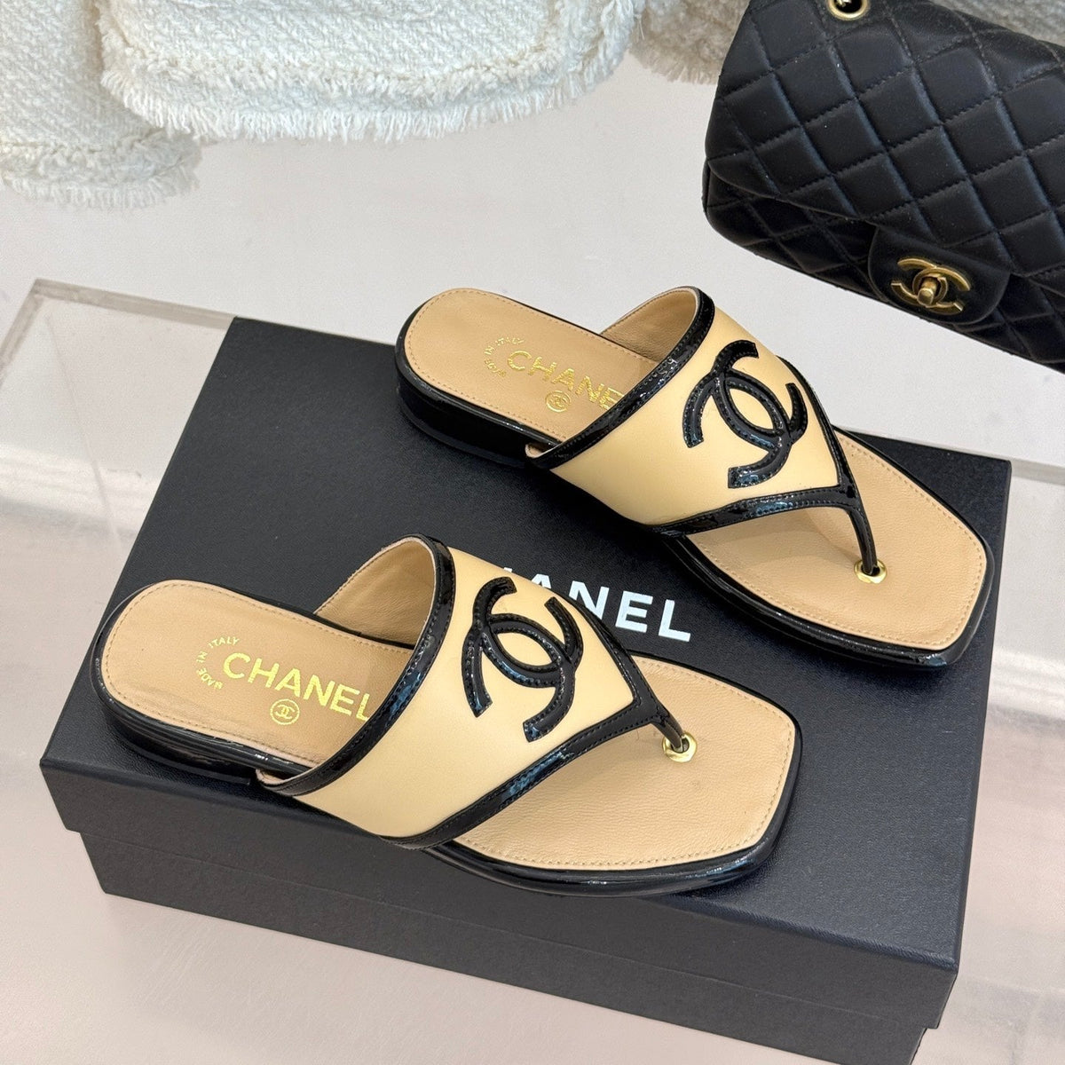 CC 26s Thong Sandal Black Beige Lambskin Patent Leather 917802