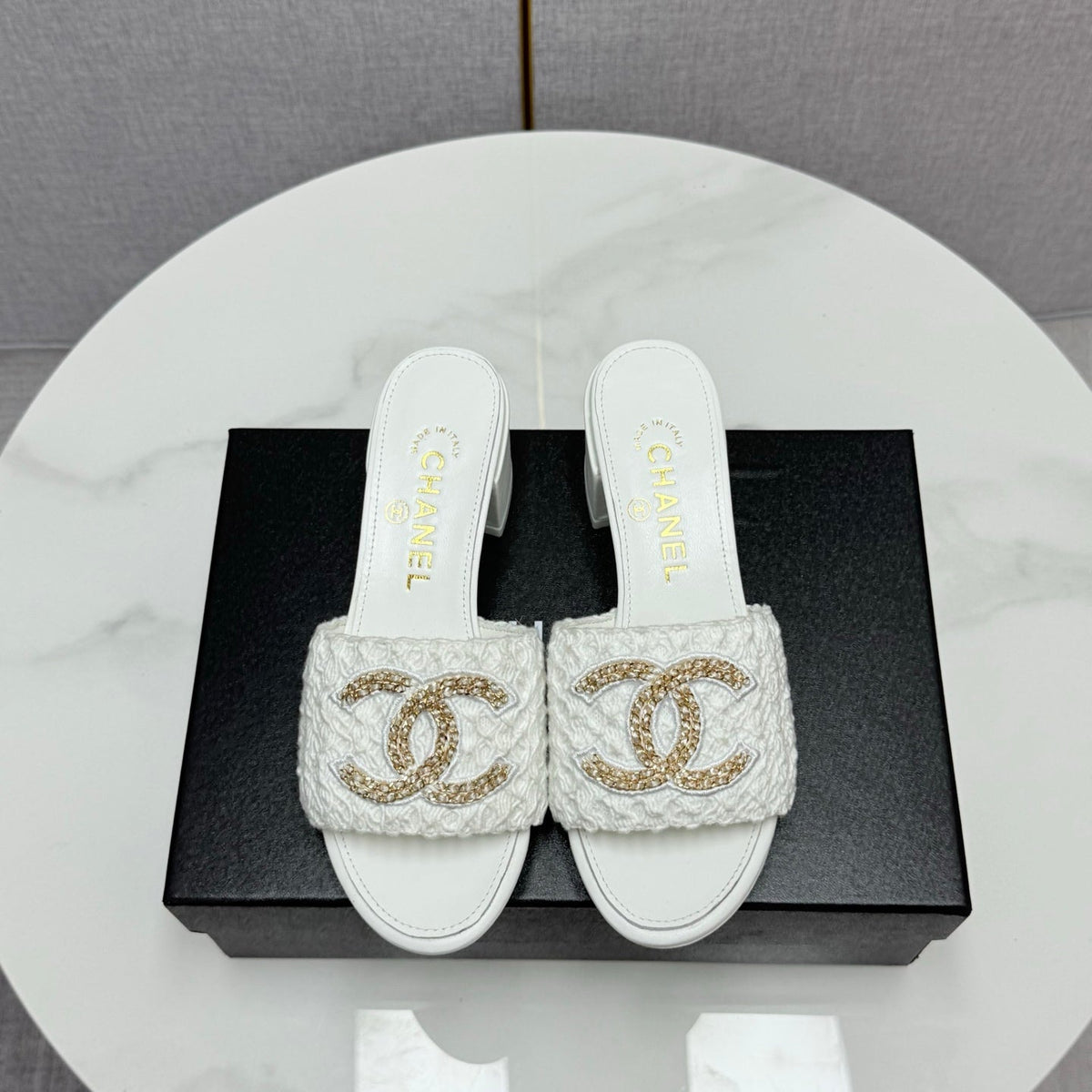 CC High Heel 25s In White Fabric And Calfskin With Logo