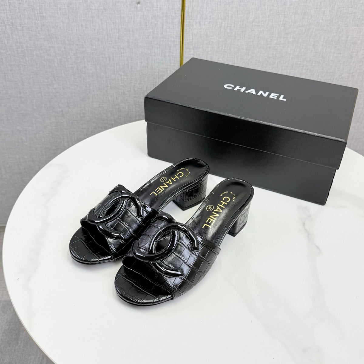 CC 26s Block Heel Sandals 4cm Black Crocodile-Embossed Calfskin