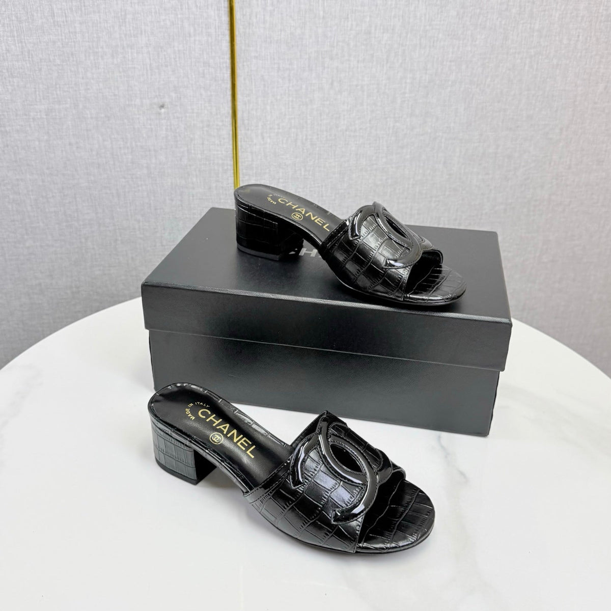 CC 26s Block Heel Sandals 4cm Black Crocodile-Embossed Calfskin