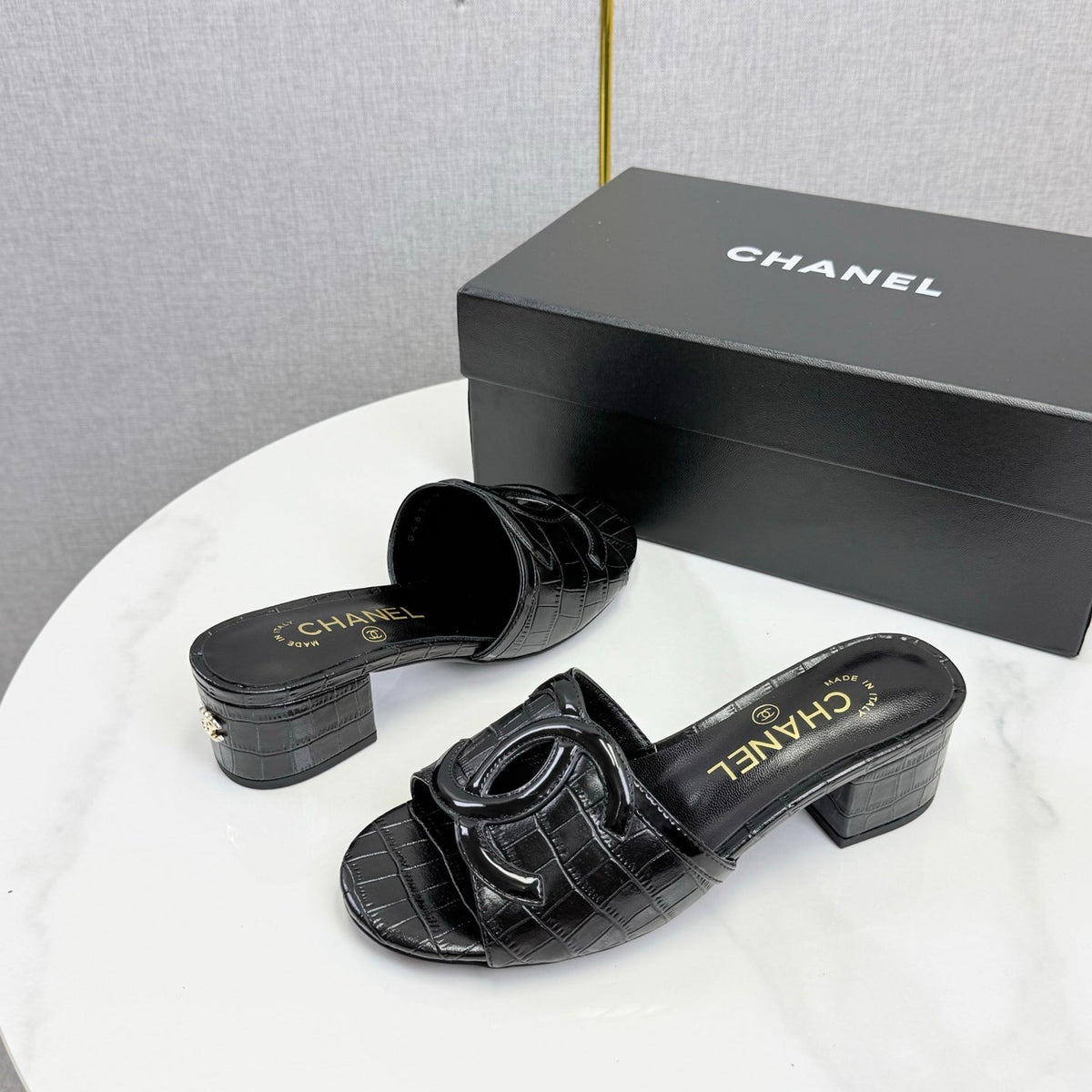 CC 26s Block Heel Sandals 4cm Black Crocodile-Embossed Calfskin