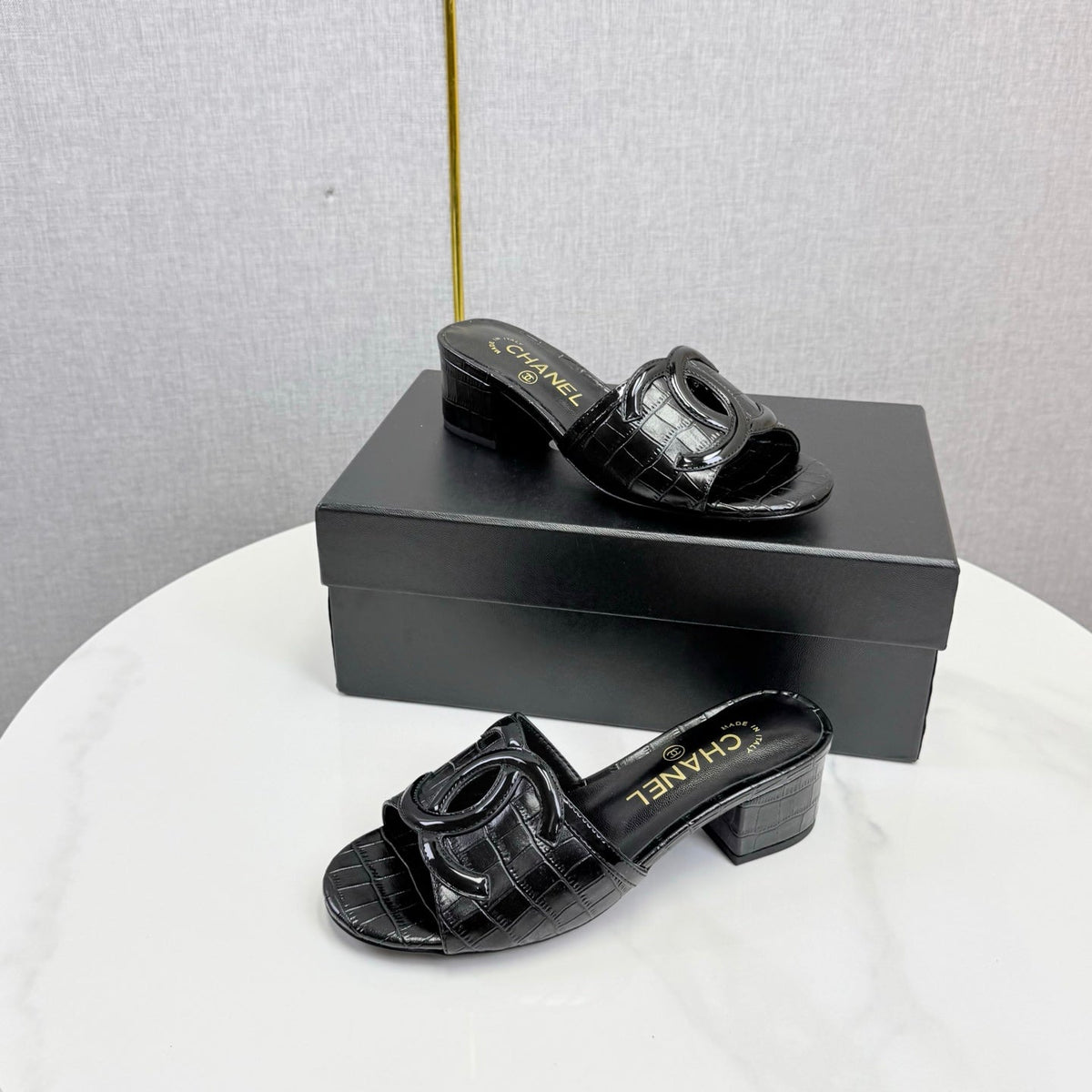 CC 26s Block Heel Sandals 4cm Black Crocodile-Embossed Calfskin