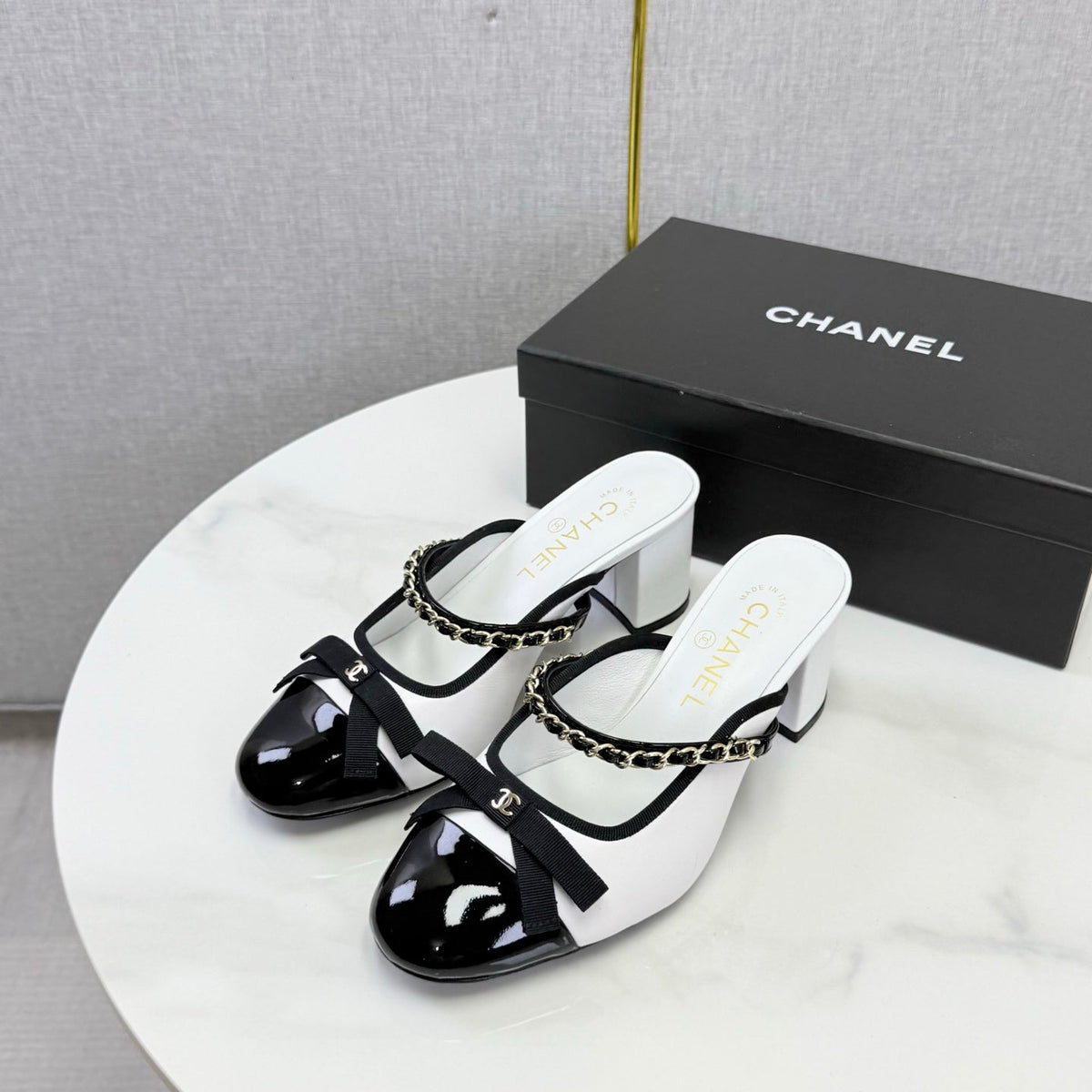 CC 26s High Heel Mules 4.5cm White Black Lambskin Patent Leather
