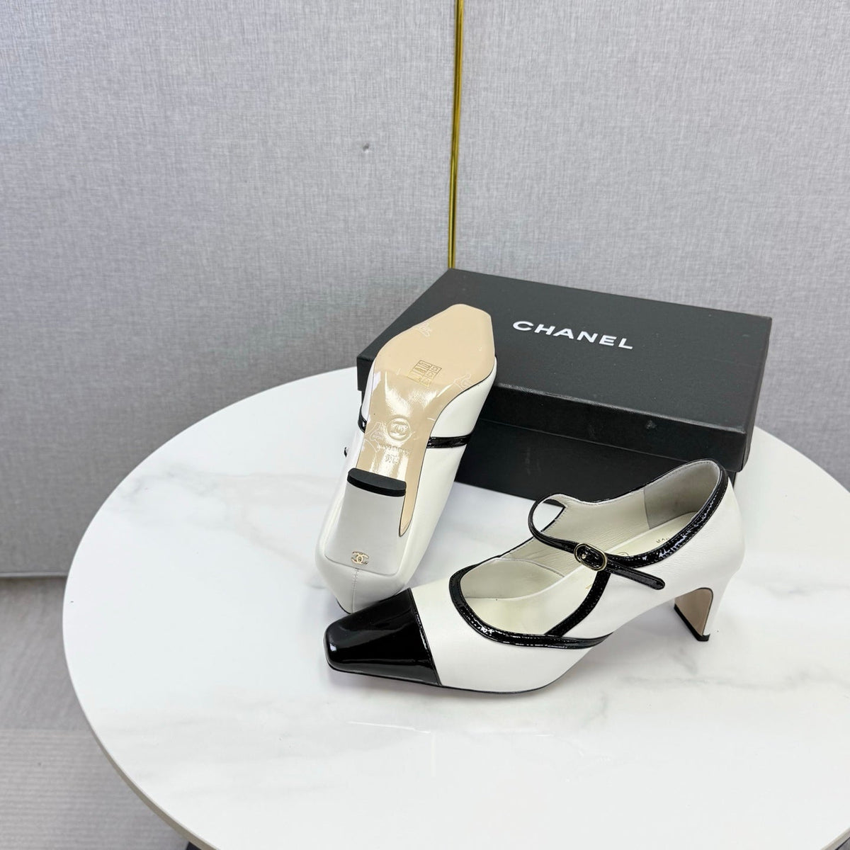 CC 26s Slingback Black White Sheepskin 904477