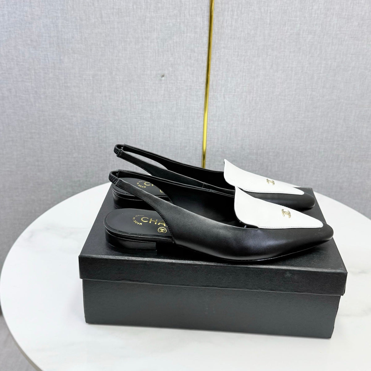 CC 26s Pointed Slingback Flat Black White Sheepskin 972780