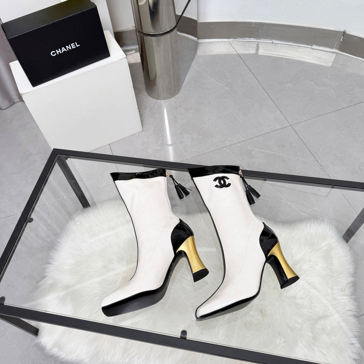 CC 26 FW Ankle Boots 8.5cm Black White Sheepskin 919940