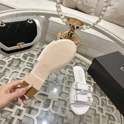 CC 26s Buckle Sandals White Sheepskin 627076
