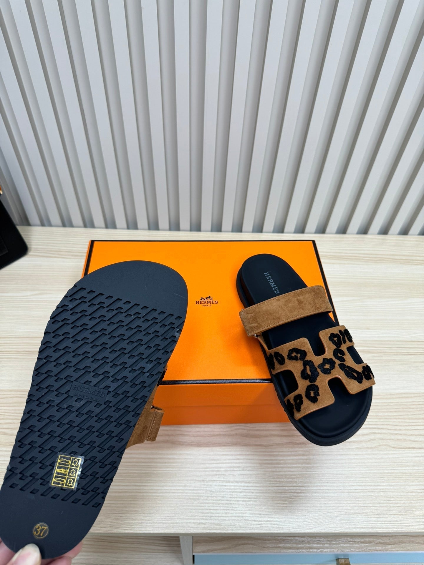 HM Chypre Sandal Black Camel Suede Wool Leather 618574