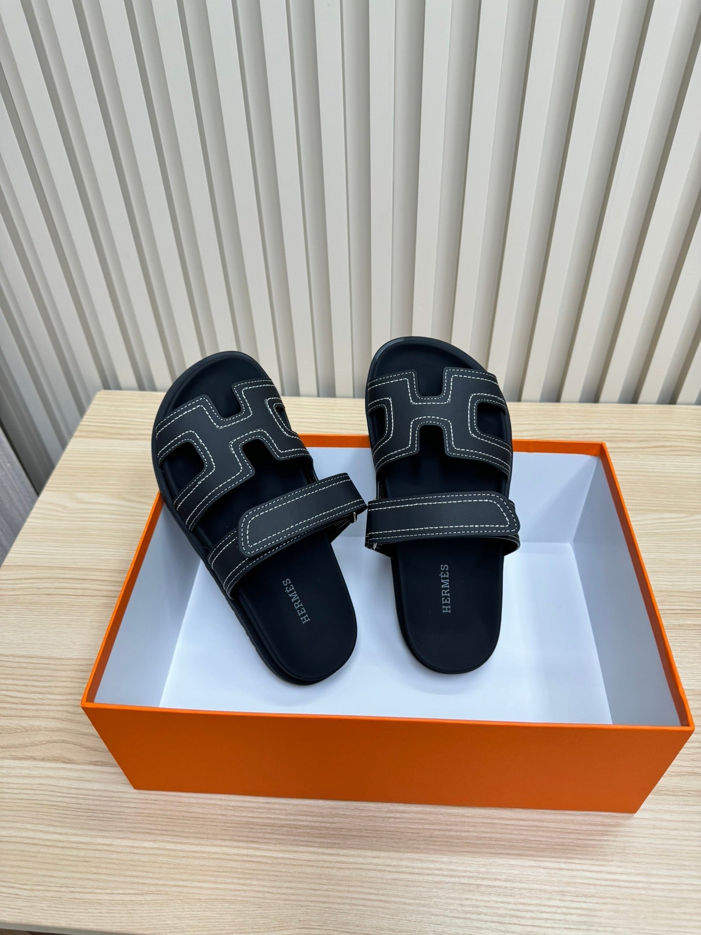 HM Chypre Sandal Hemming Black Cowhide 618589