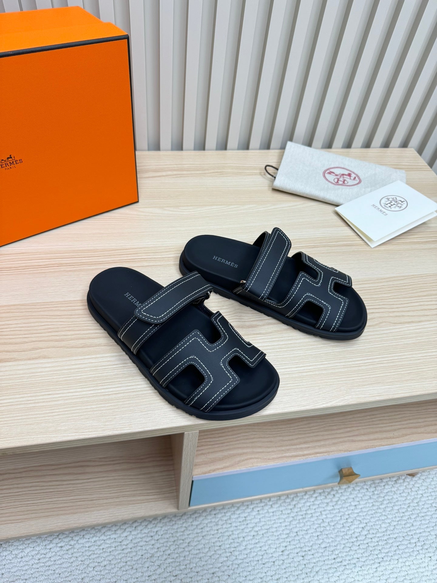 HM Chypre Sandal Hemming Black Cowhide 618589
