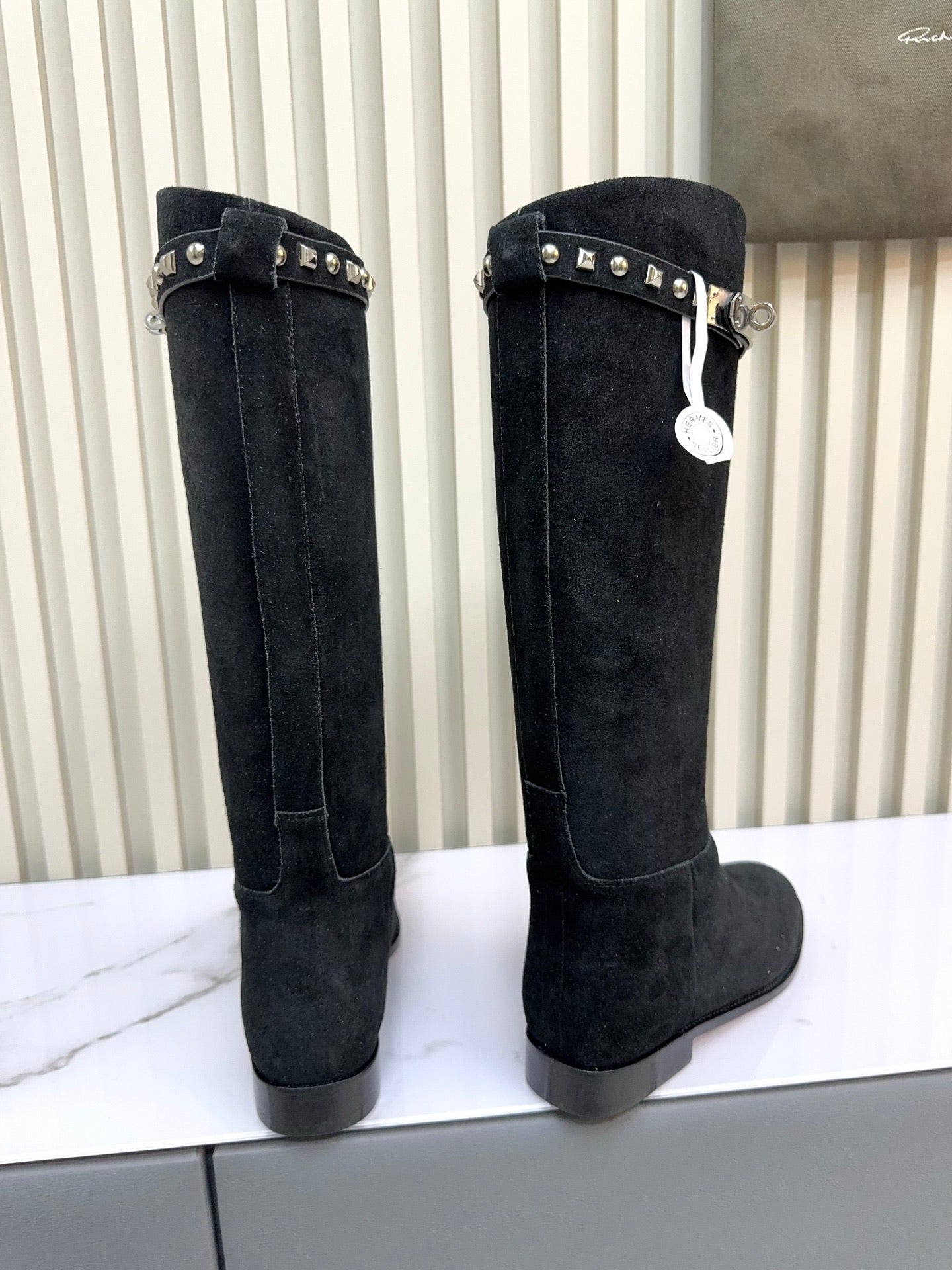 HM 25ss Kelly Buckle Riding Boots Black Suede 576117