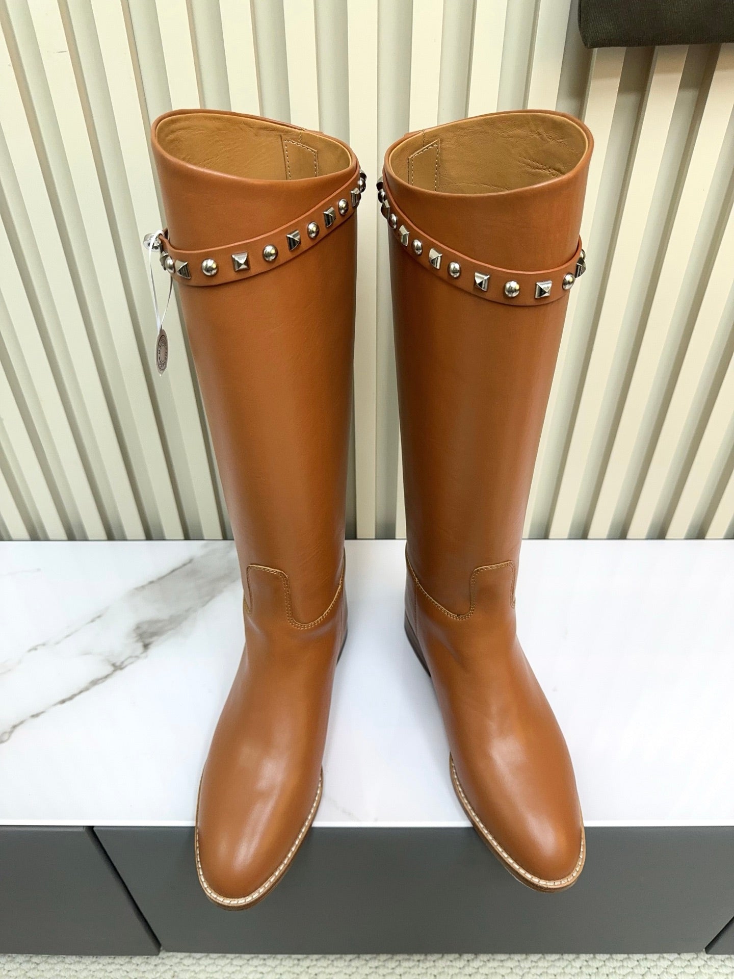 HM 25ss Kelly Buckle Riding Boots Camel Brown Cowhide 576123