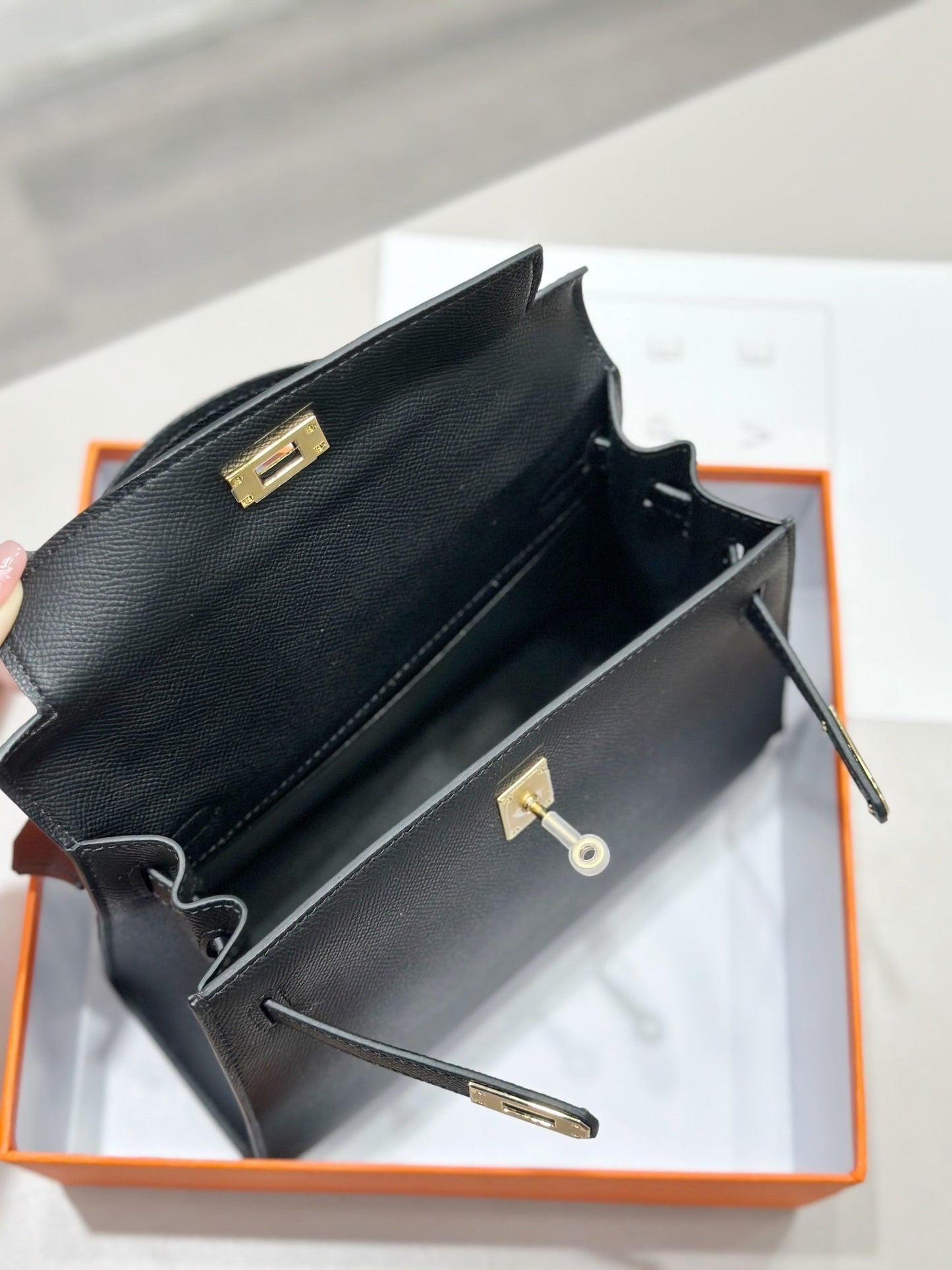HM Kelly 25cm Black Epsom Leather Gold Hardware 001
