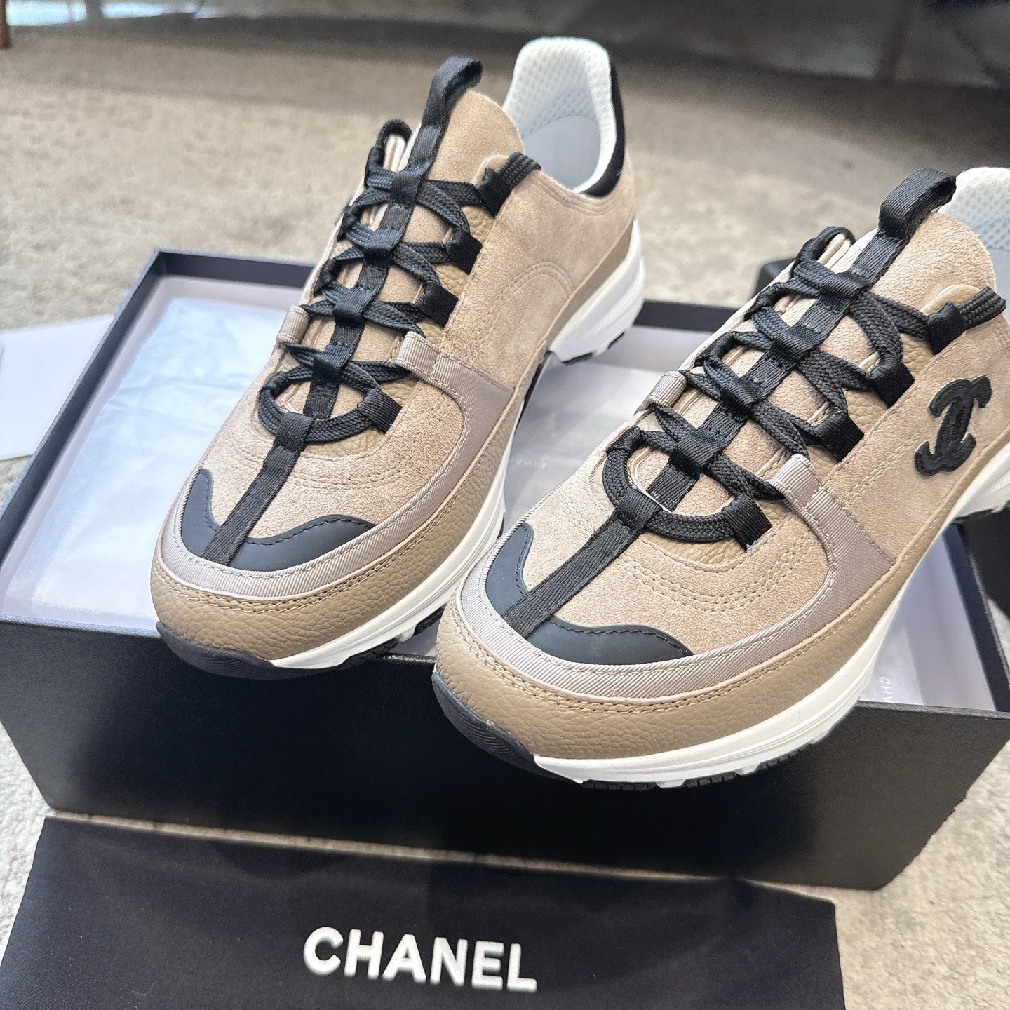 CC 26s Sneaker Beige Suede 647432