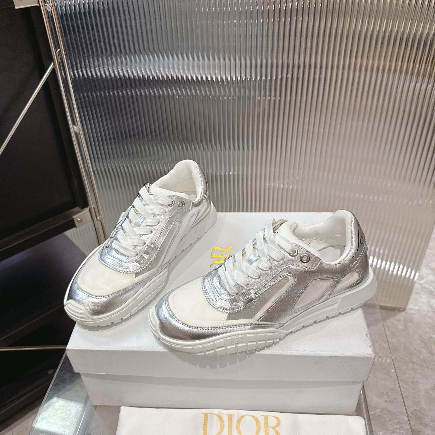 CD 26s Sneakers Silver Metallic White Suede Cowhide 683905