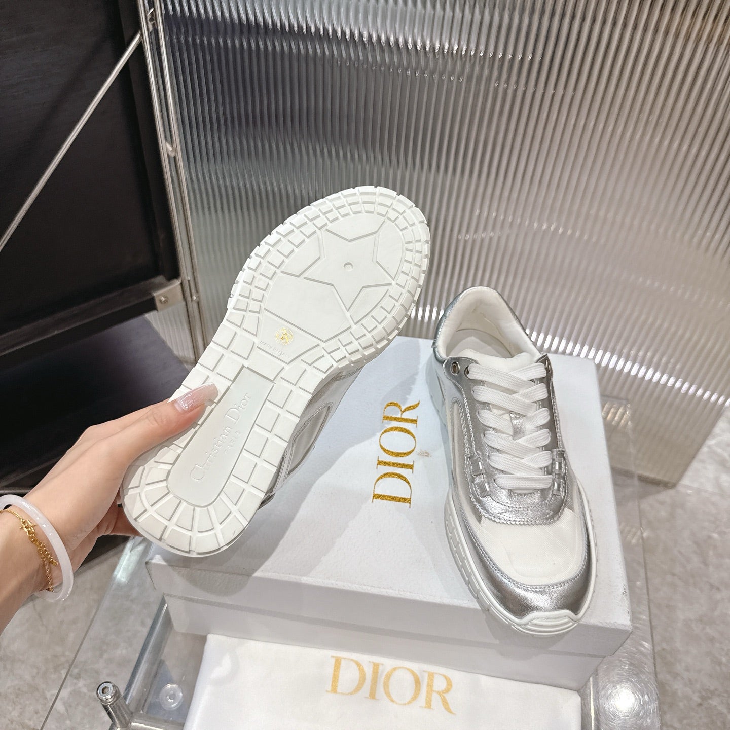 CD 26s Sneakers Silver Metallic White Suede Cowhide 683905