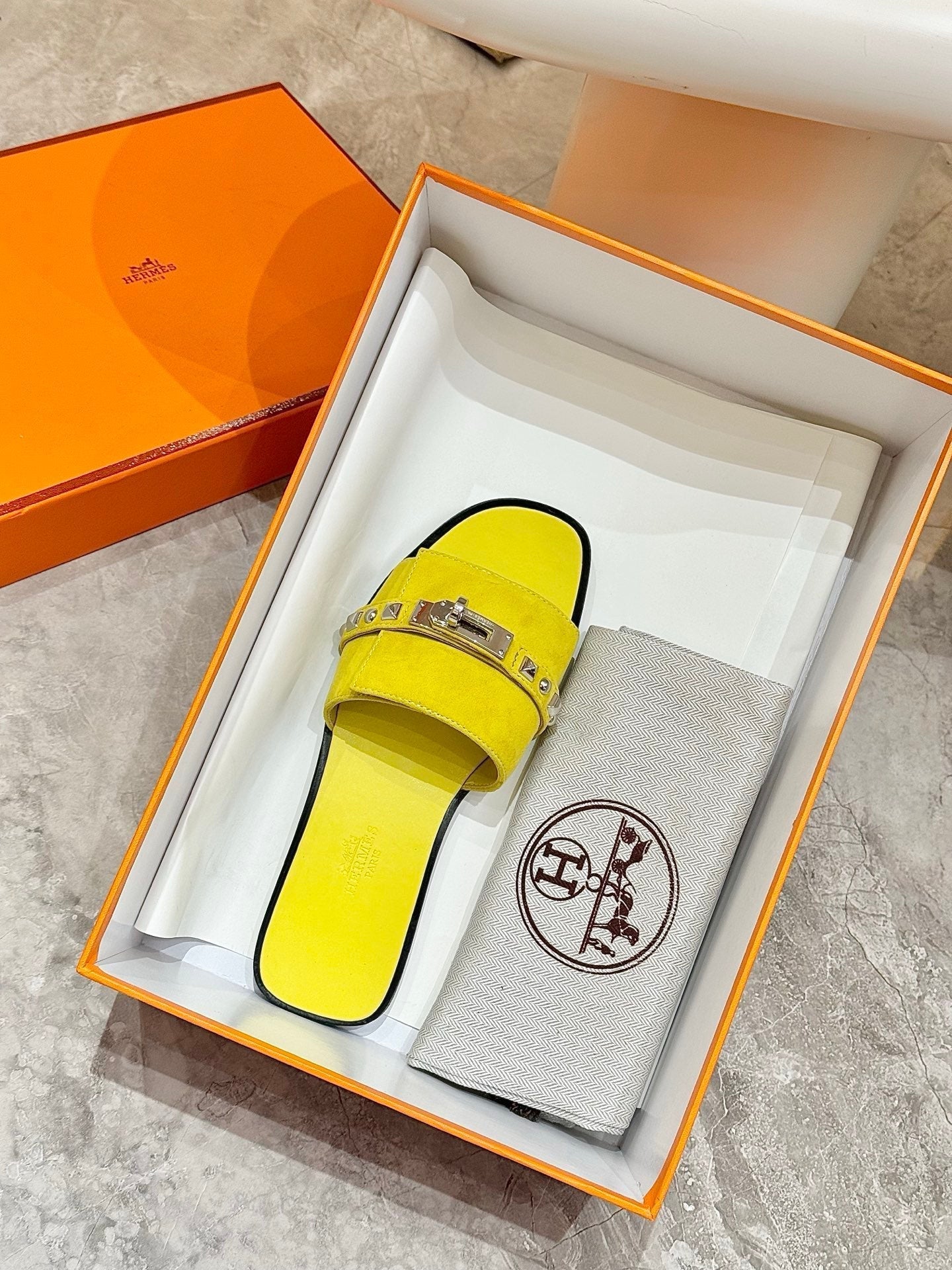 HM 26s Giulia Sandal In Yellow Suede And Calfskin Silver Hardware