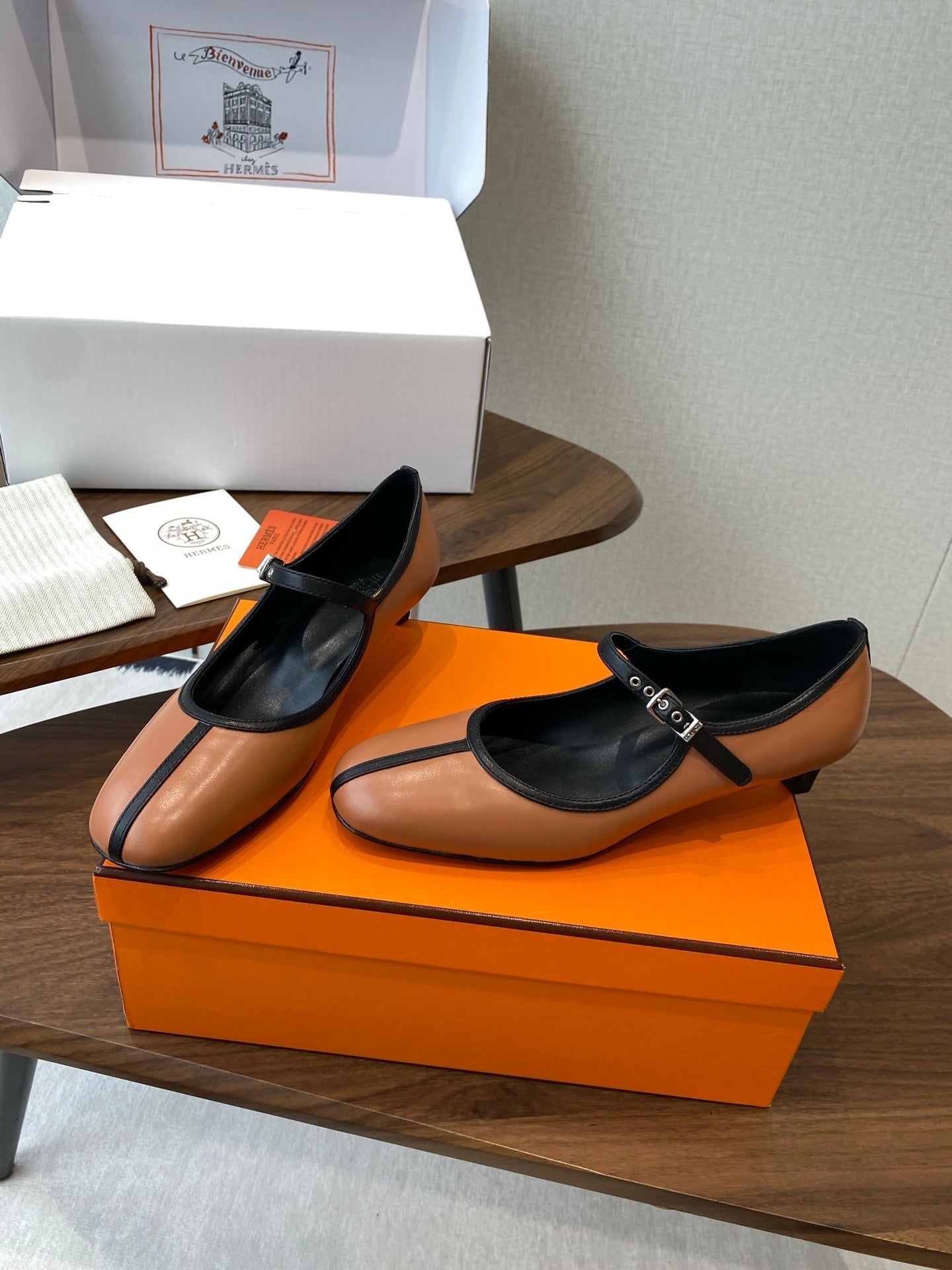HM 25s Mary Jane 40mm Camel Black Calfskin 422569