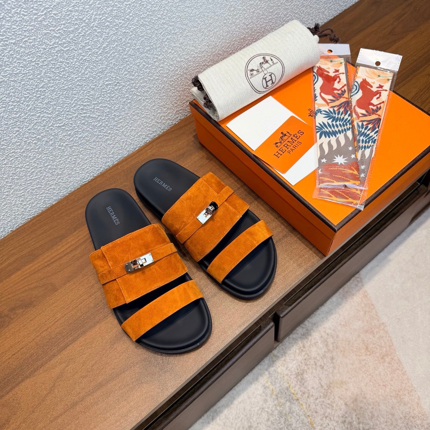 HM Jackson Sandals Orange Suede 707159