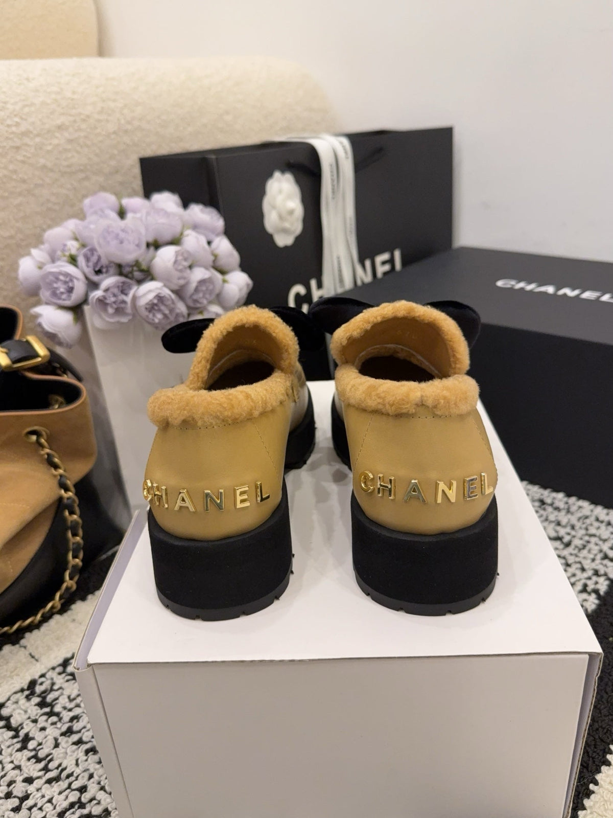 CC 26 Fur-lined Loafer With Bow Black Beige Wool Leather 588824
